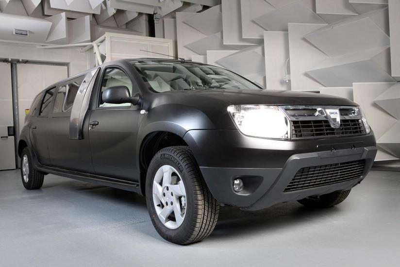Студенти превърнаха Dacia Duster в лимузина