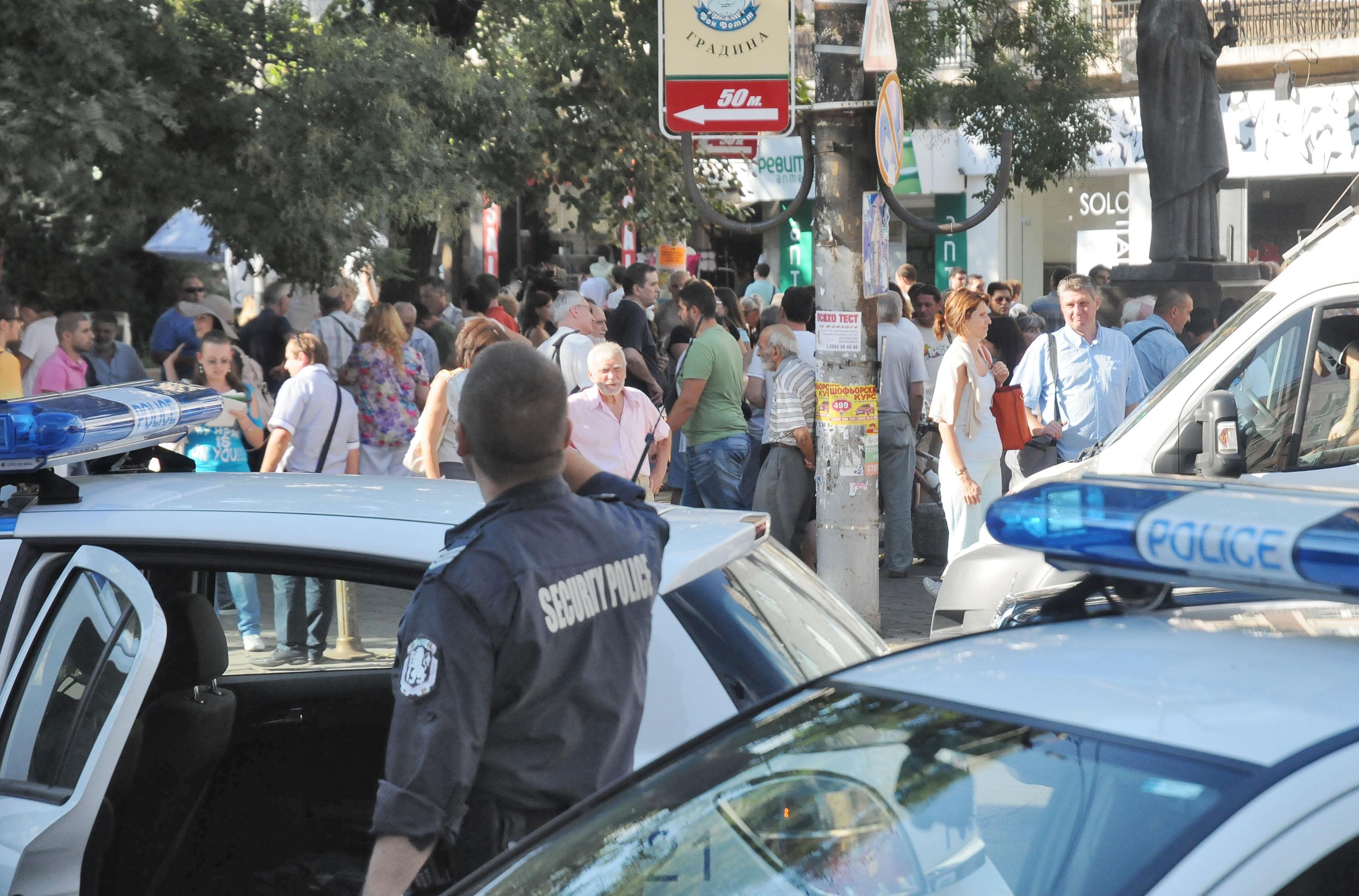 Протестиращи блокираха отново кръстовището между бул. „Патриарх Евтимий” и улица „Граф Игнатиев”
