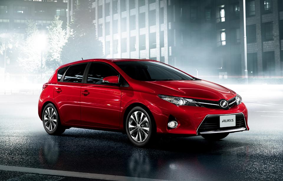 Първи официални снимки на новата Toyota Auris