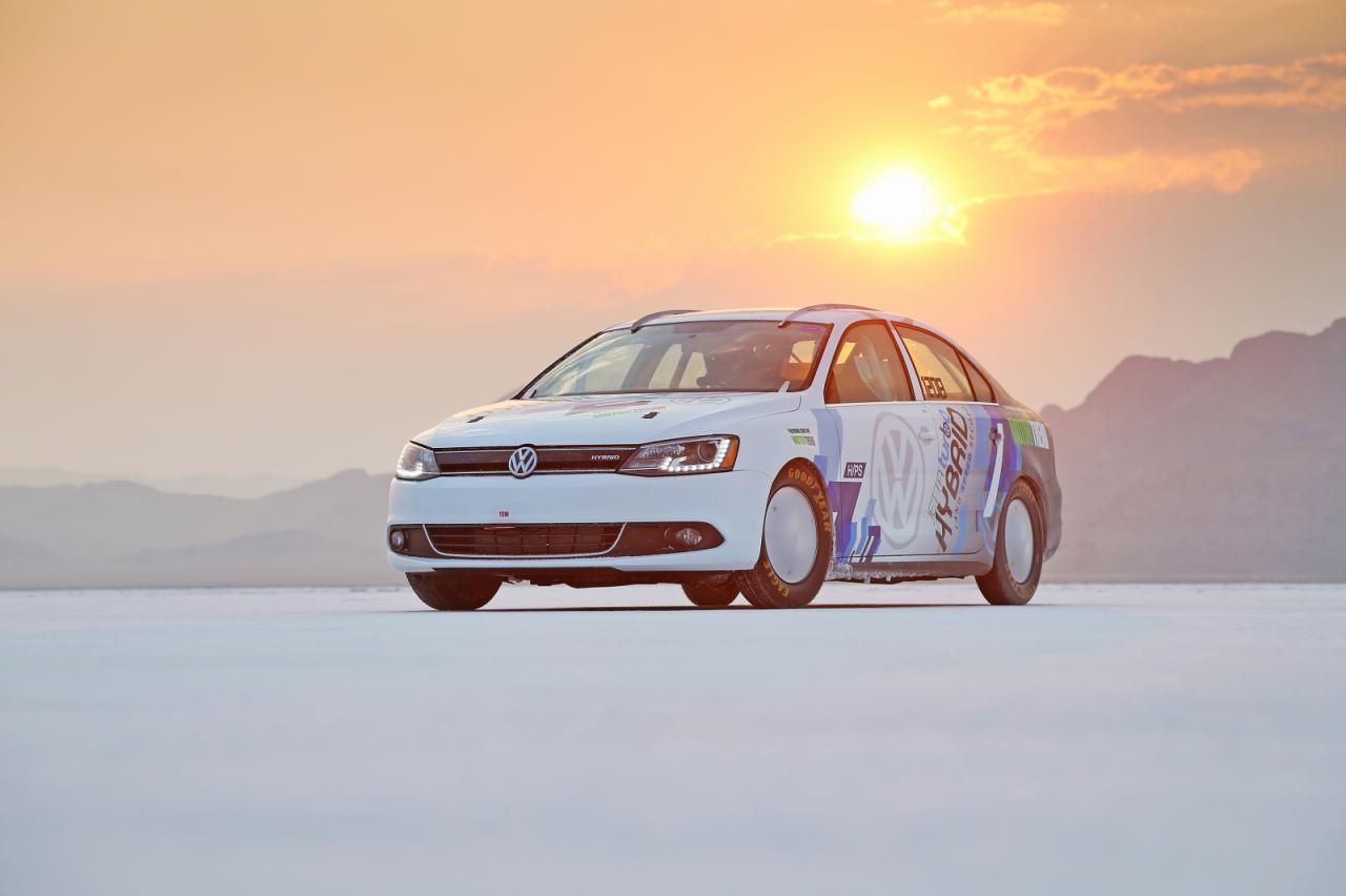 VW Jetta Hybrid постави нов рекорд за скорост за хибрид
