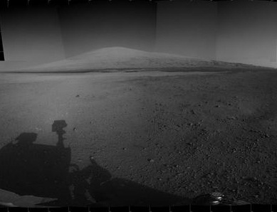 Планината Шарп, висока 5 километра, заснета от ”Кюриосити”