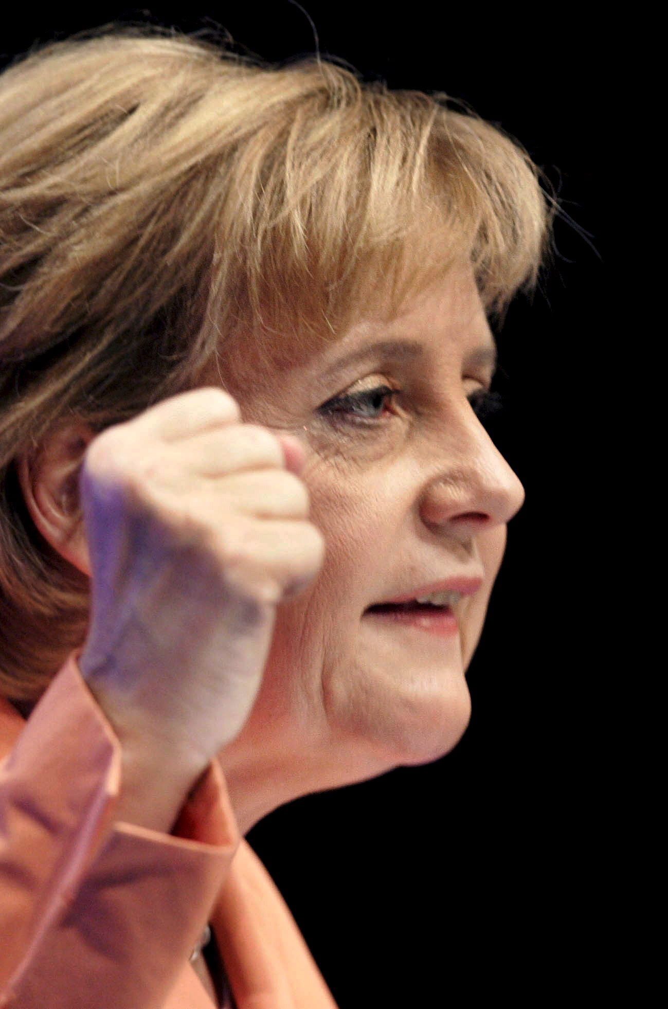 Намаляването на данъците може да стимулира икономиката, смята Ангела Меркел