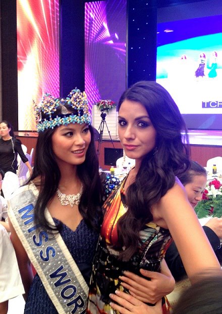 Фенове на Мис България 2012: По-хубава е от Мис Свят!