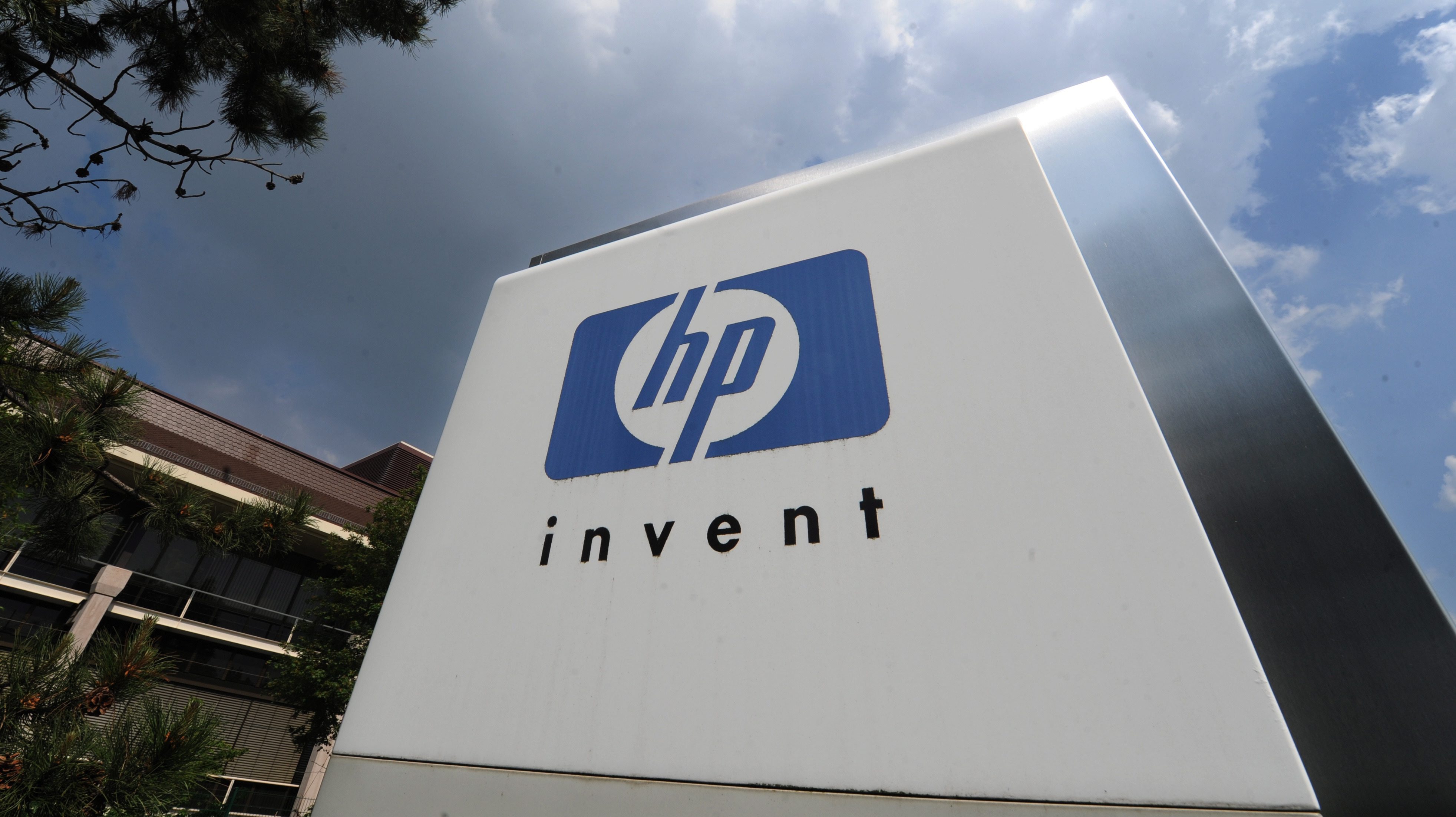 HP отчете най-голямата тримесечна загуба в историята си, възлизаща на $8,9 млрд. за последното тримесечие
