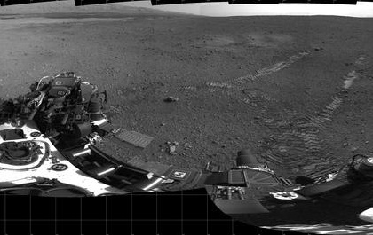 ”Кюриосити” успешно направи първа разходка по Марс