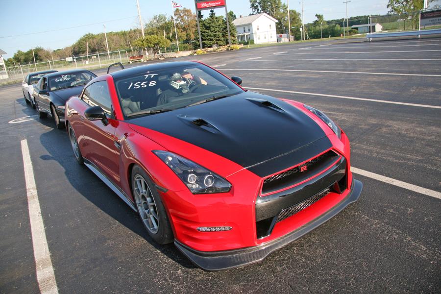 Nissan GT-R от Switzer прави 1/4 миля за под 9 сек.