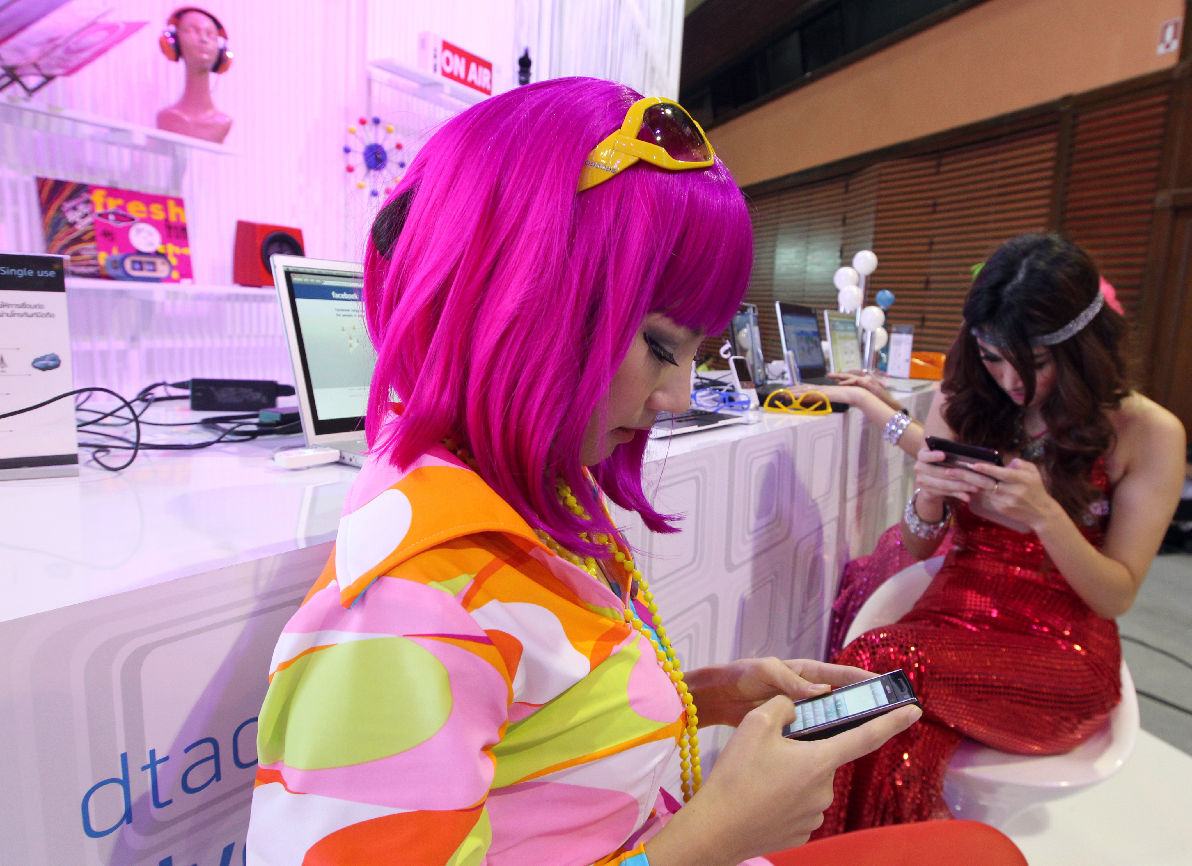 Колко пъти проверяваме телефоните си на ден