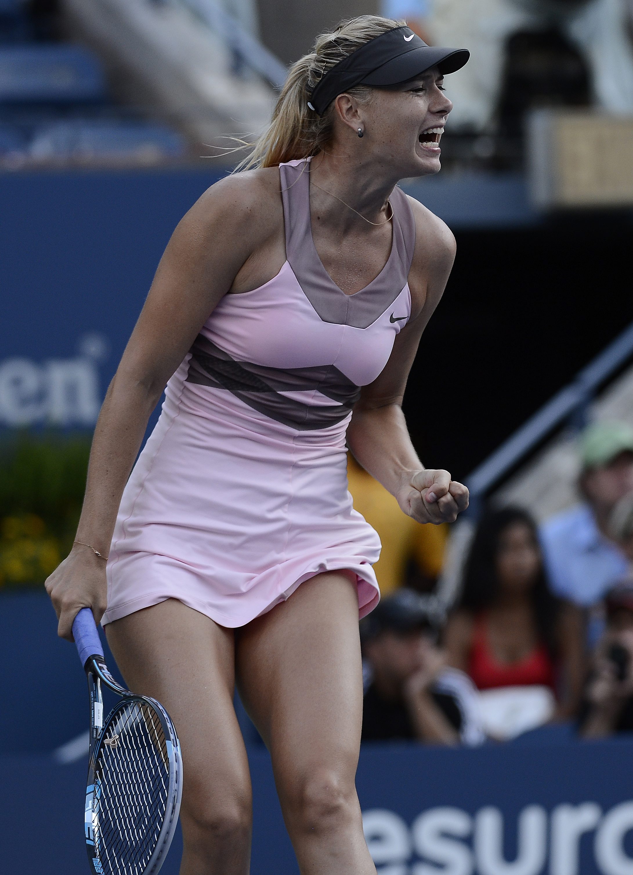 Азаренка и Шарапова тръгнаха с лесни победи на US Open