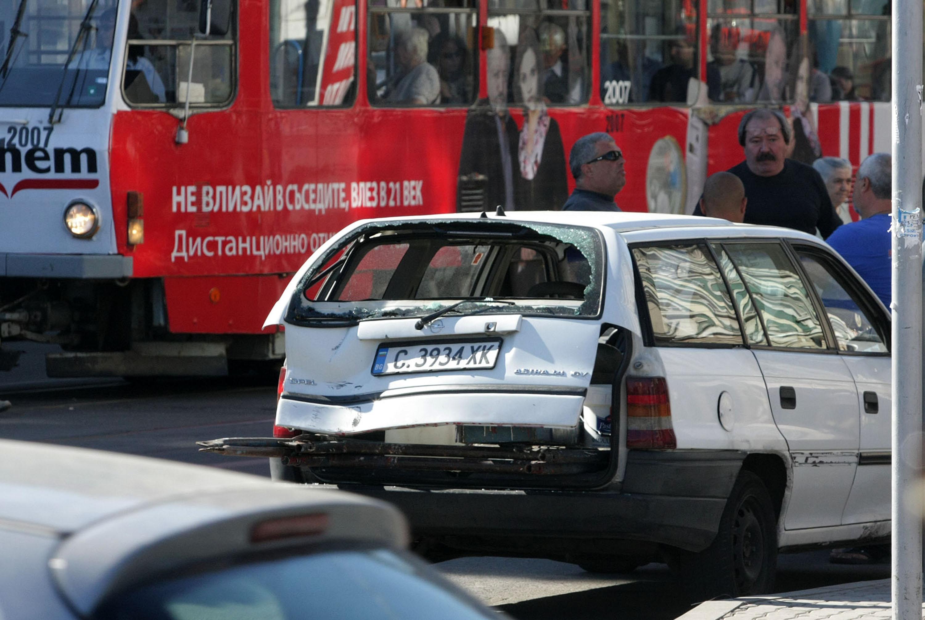 Повреден светофар предизвика катастрофи в София