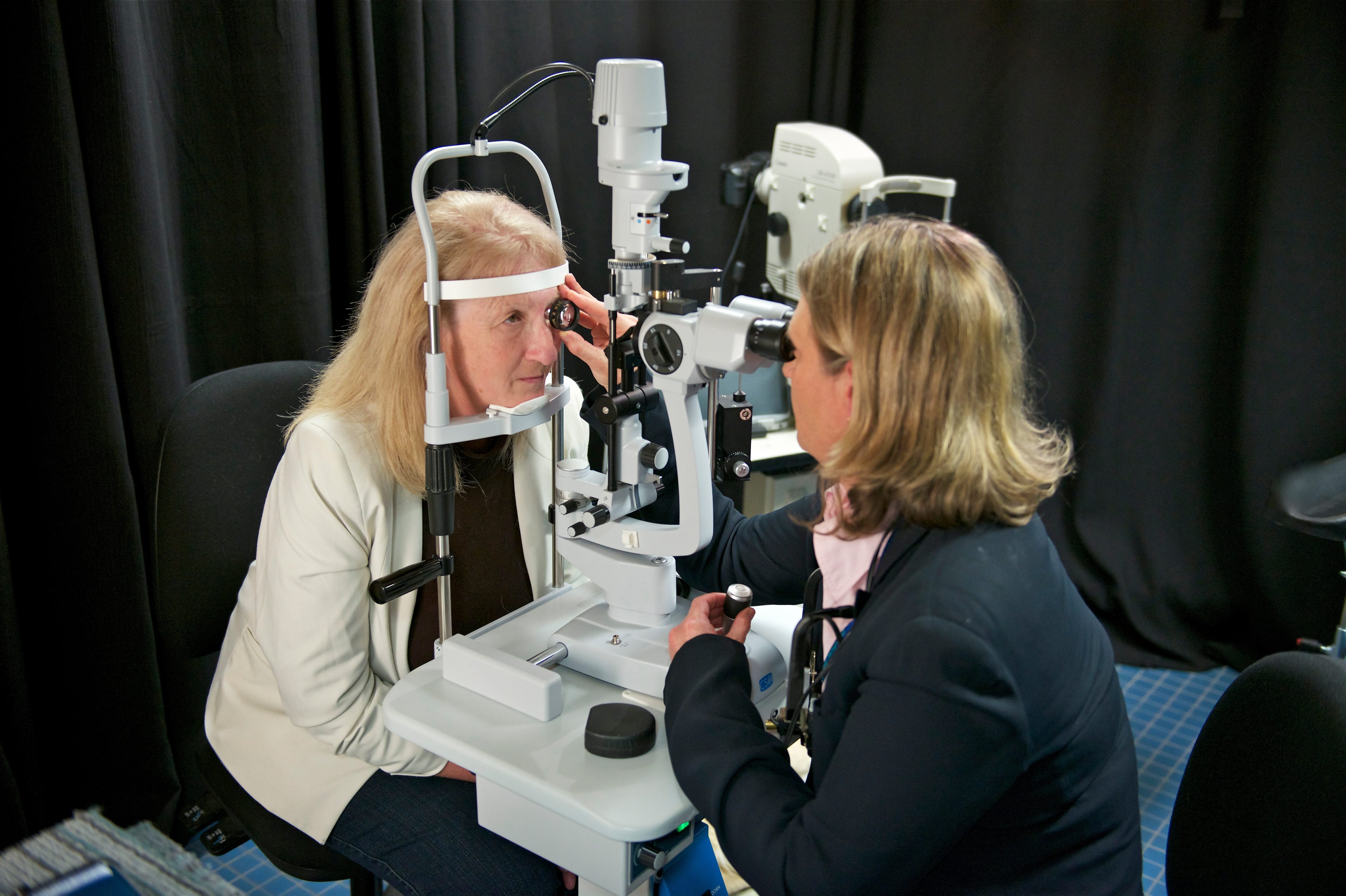 Даян Ашуърт е видяла ”слаб проблясък” благодарение на прототипа на бионично око