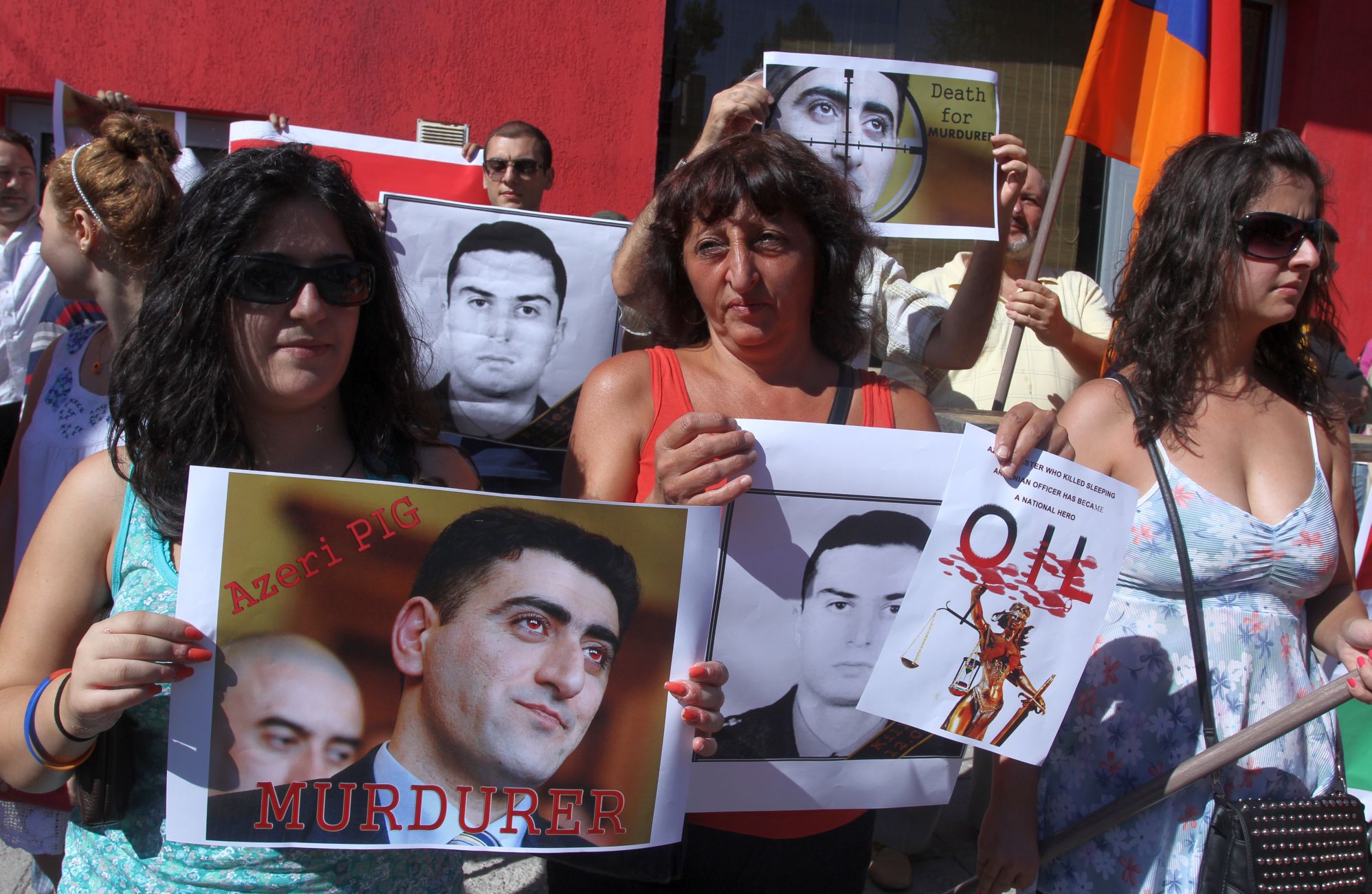 Арменци протестираха пред унгарското посолство в София