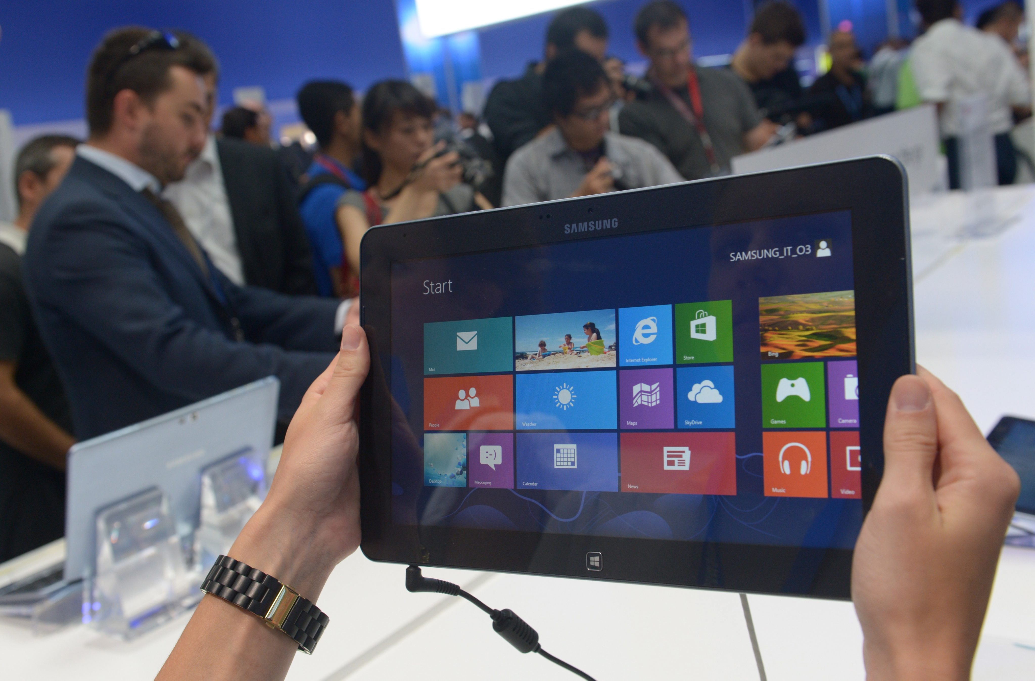 100 000 приложения за Windows 8 до три месеца