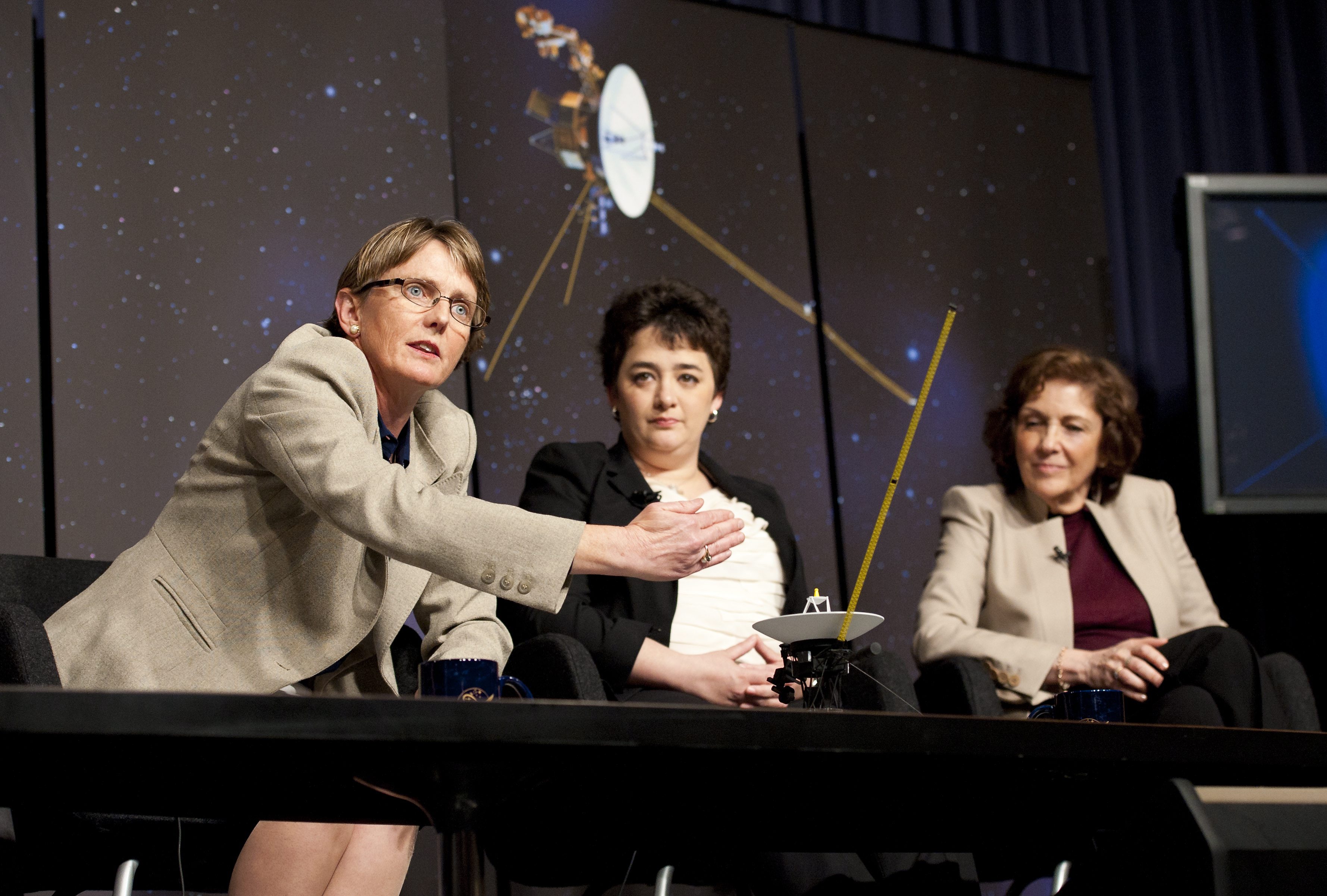 Специалисти от НАСА обсъждат невероятното пътешествие на  ”Вояджър 1”