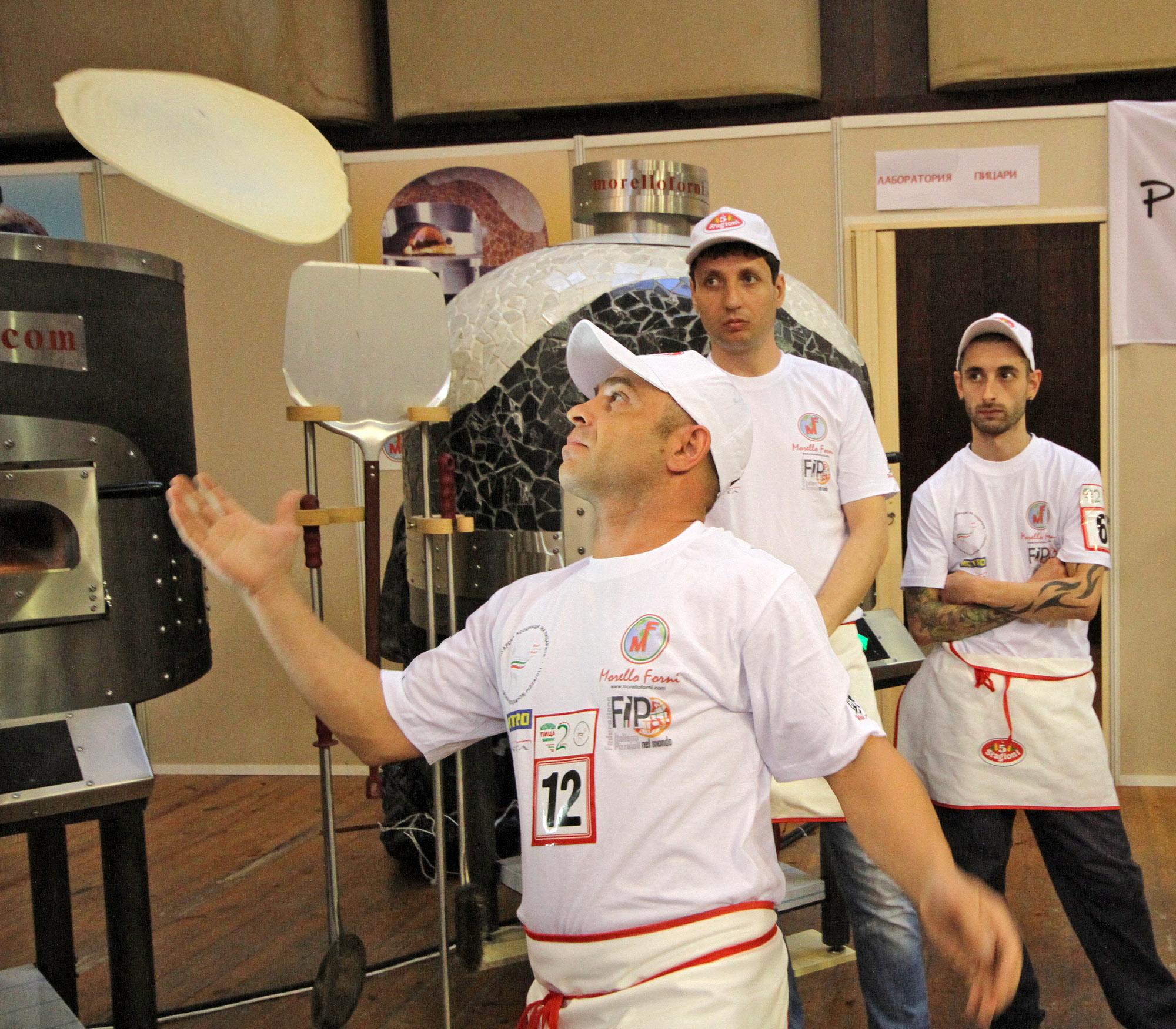 170 майстори на пицата се събират в Неапол