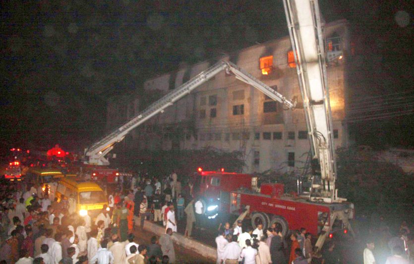 Огнен ад в две фабрики в Пастистан - над 300 жертви