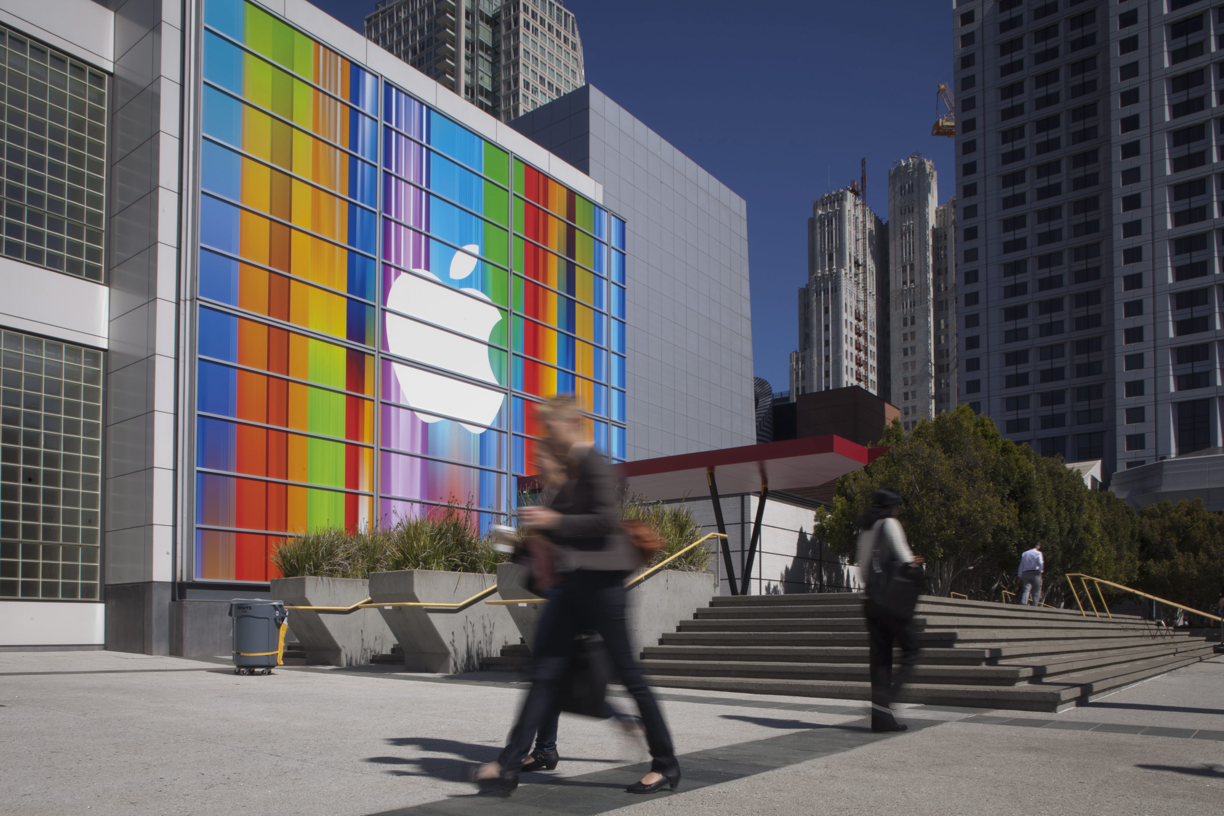 Логото на Apple на центъра Йерба Буена в Сан Франциско, където се очаква да бъде представен iPhone 5