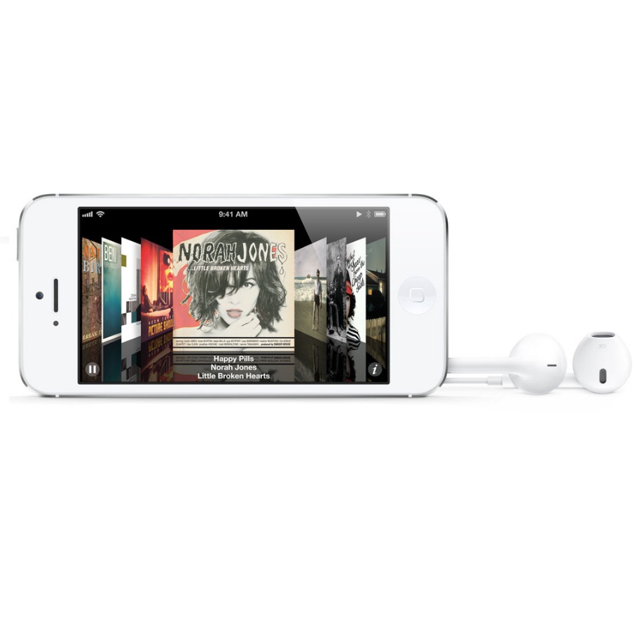 iPhone 5 с новите слушалки EarPods