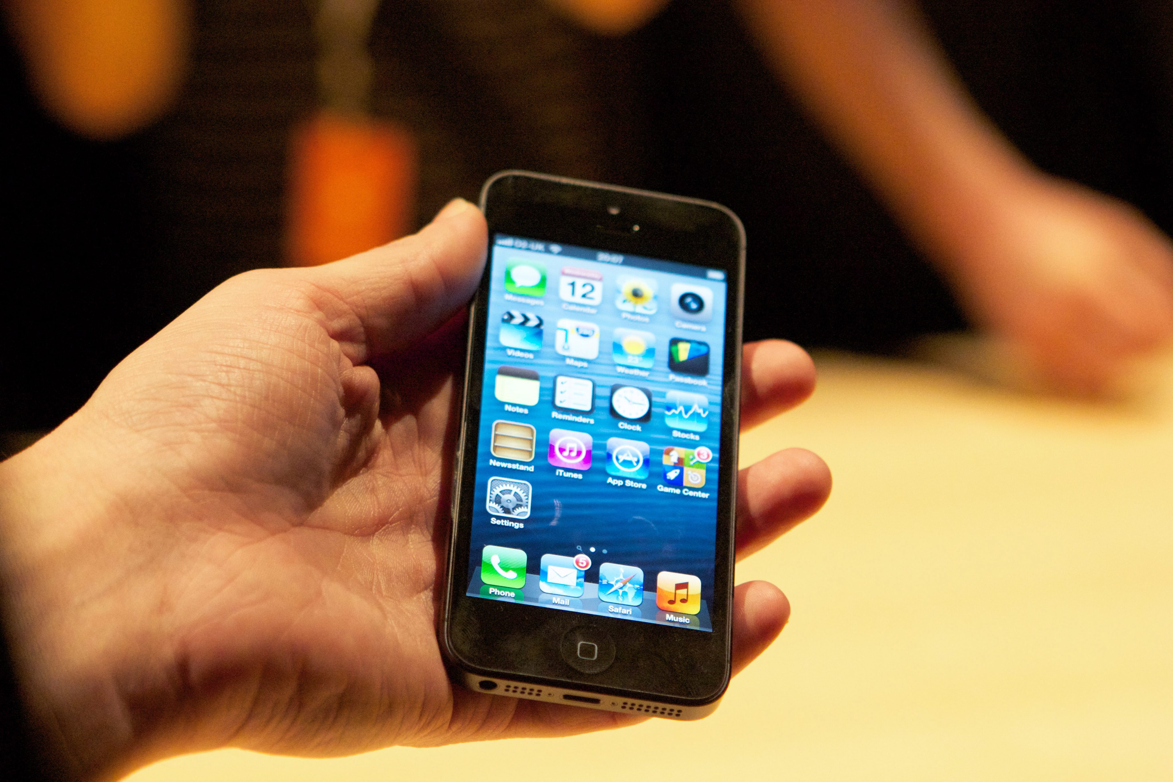 Apple загуби патента за отключване на iPhone