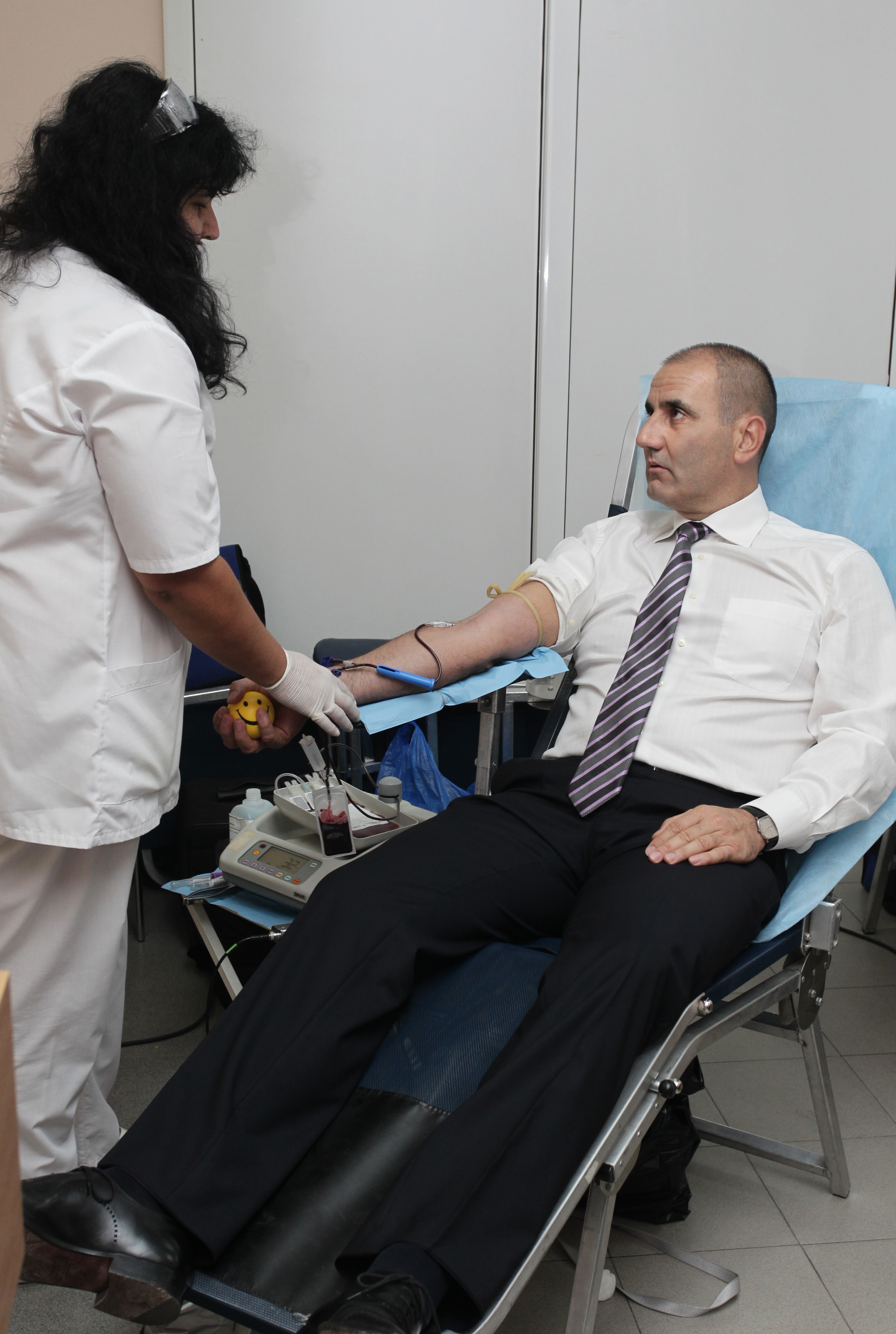 Властимащите даряват кръв при спешна акция на МЗ