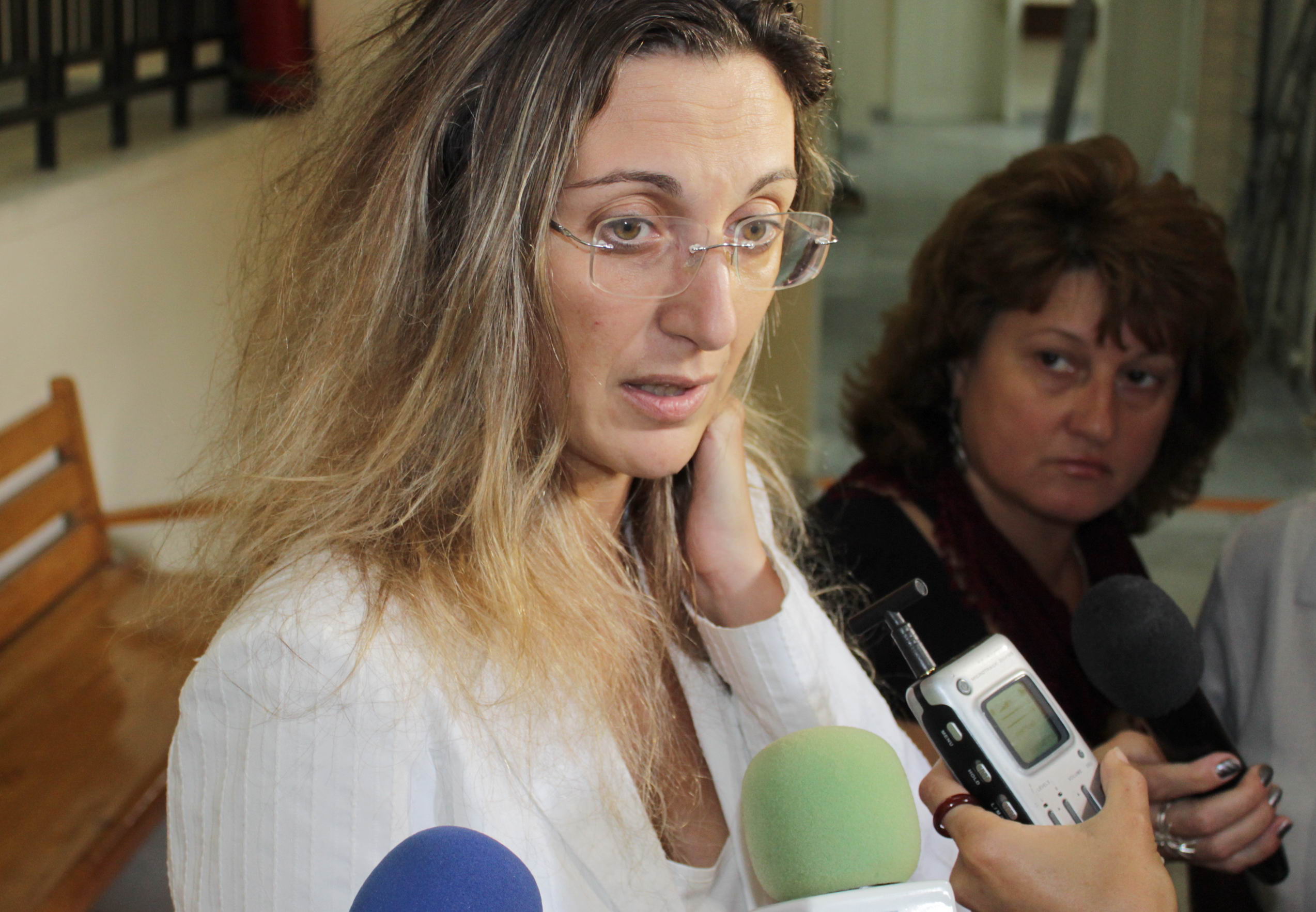 Домашен арест за музейната уредничка, крала и продавала картини