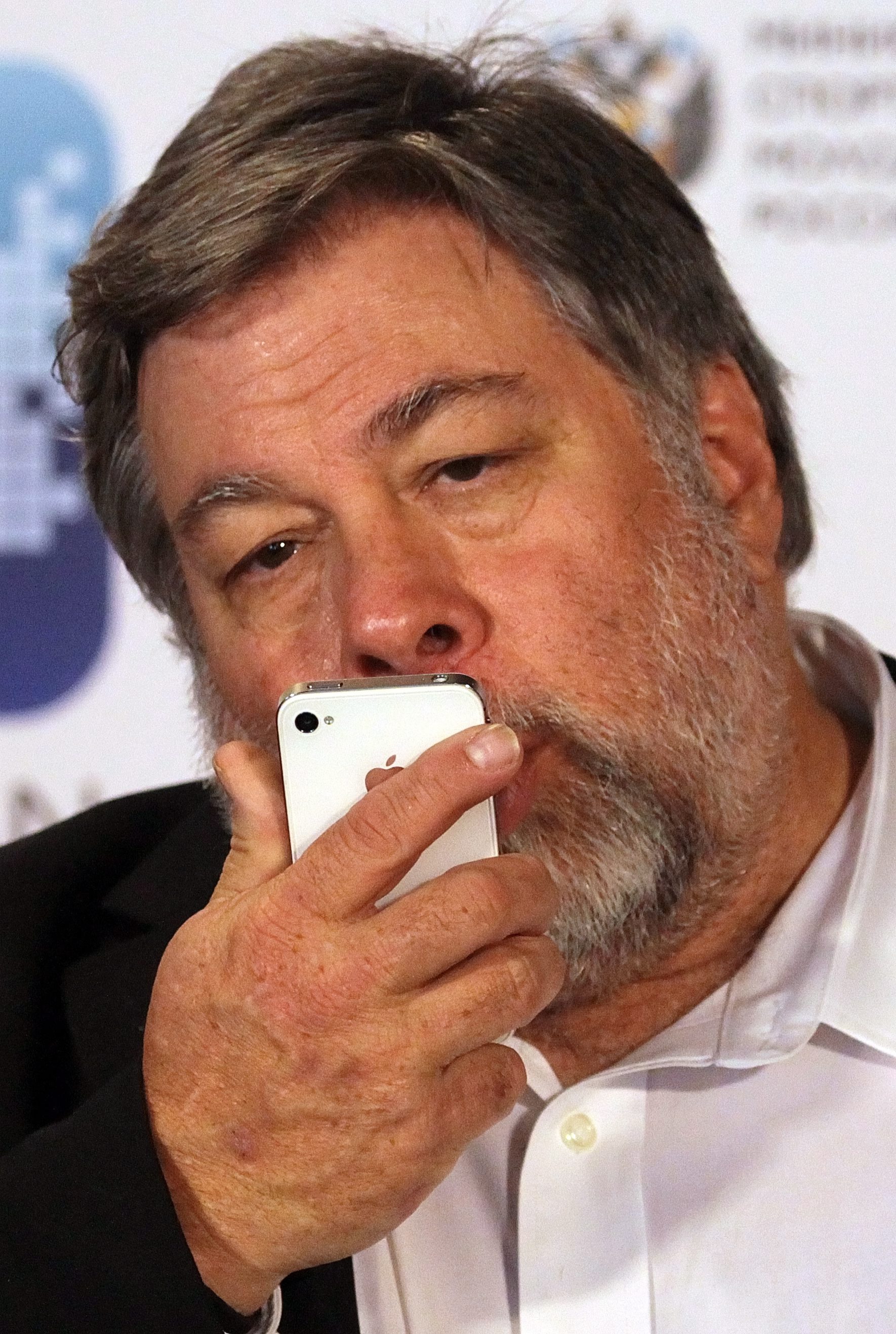 Стив Возняк се надява, че новият модел най-сетне ще предложи по-добра камера