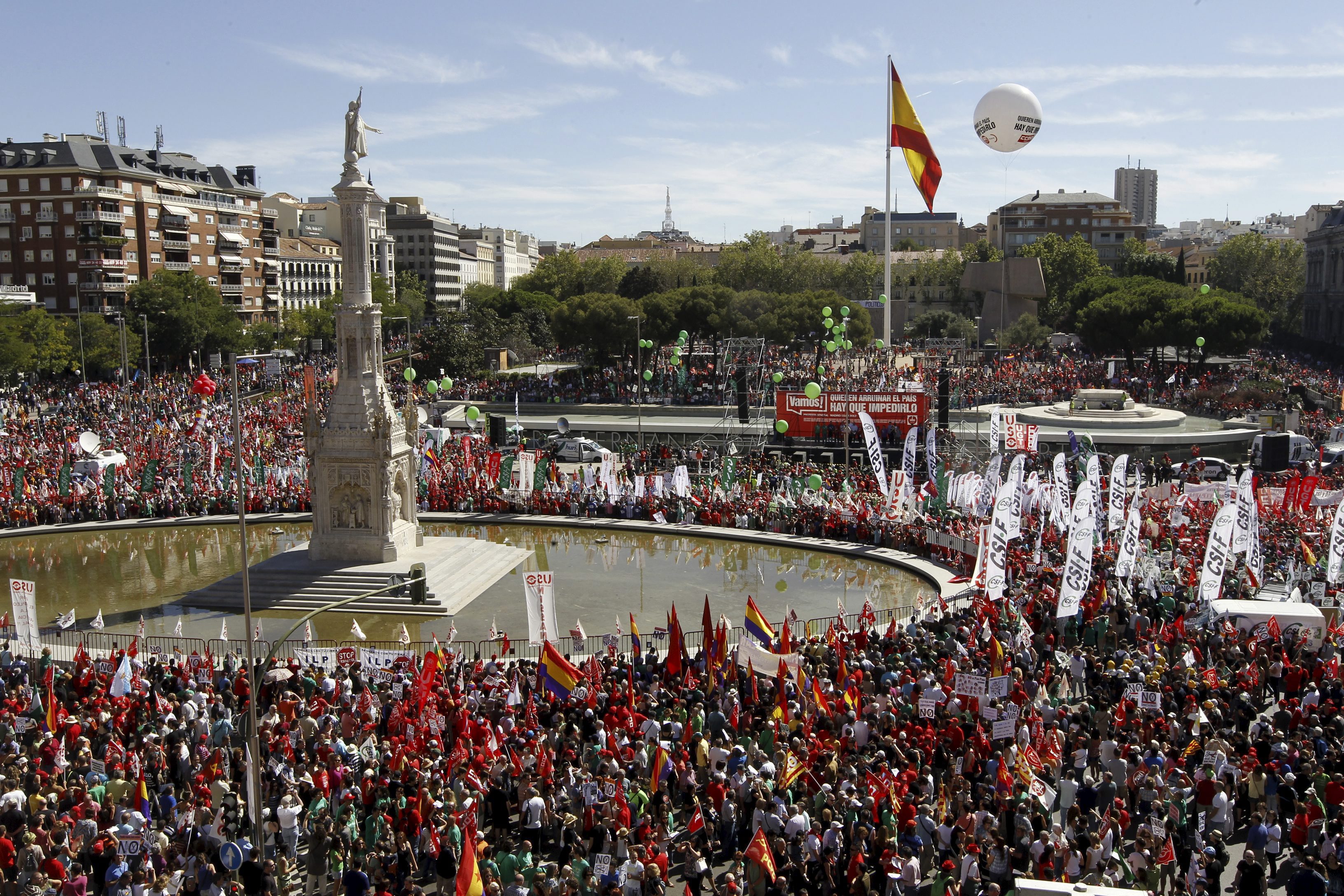 Десетки хиляди хора протестираха вчера в 56 града на Испания срещу мерките за строги икономии