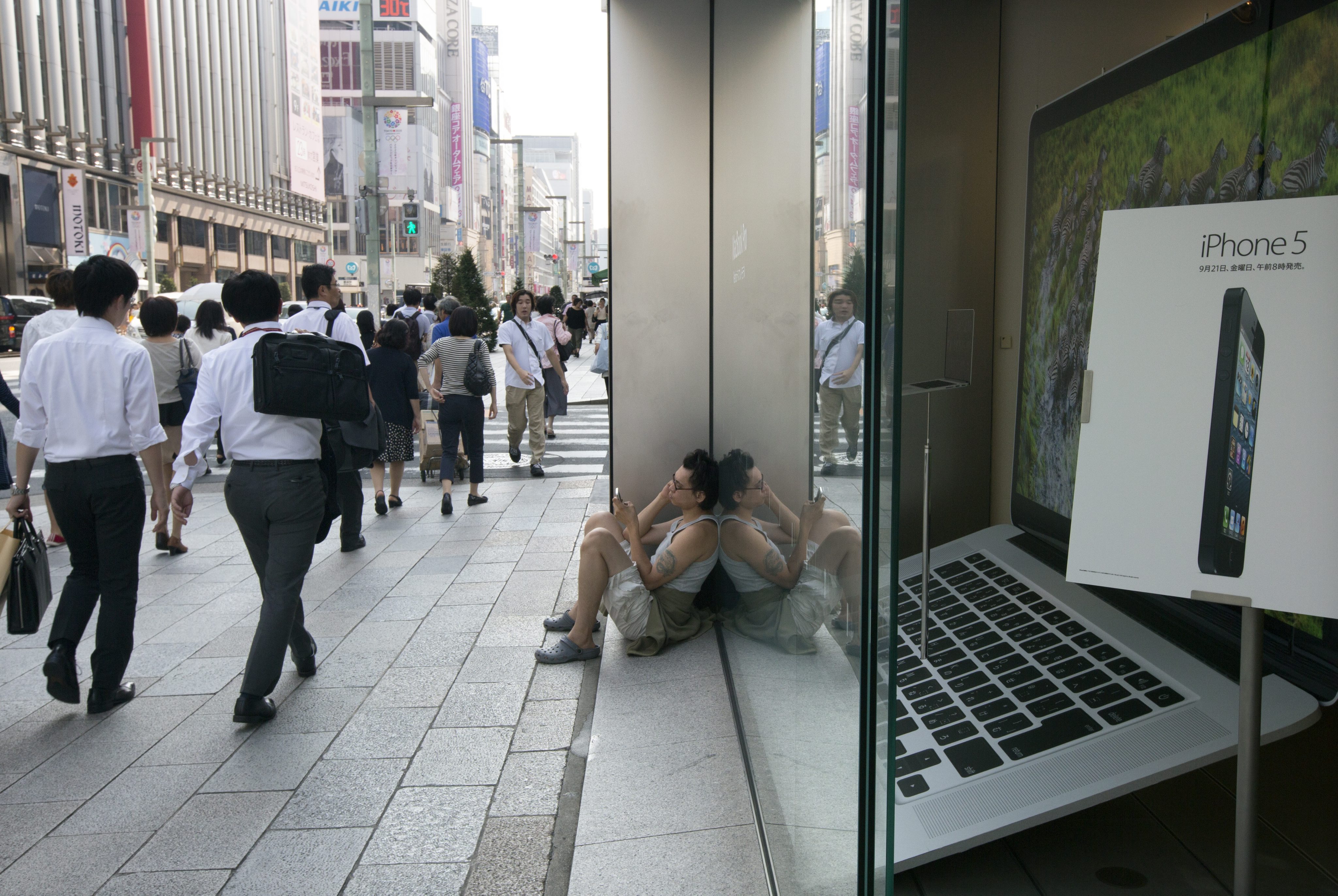 В очакване на iPhone 5 - опашка пред магазин на Apple в Япония