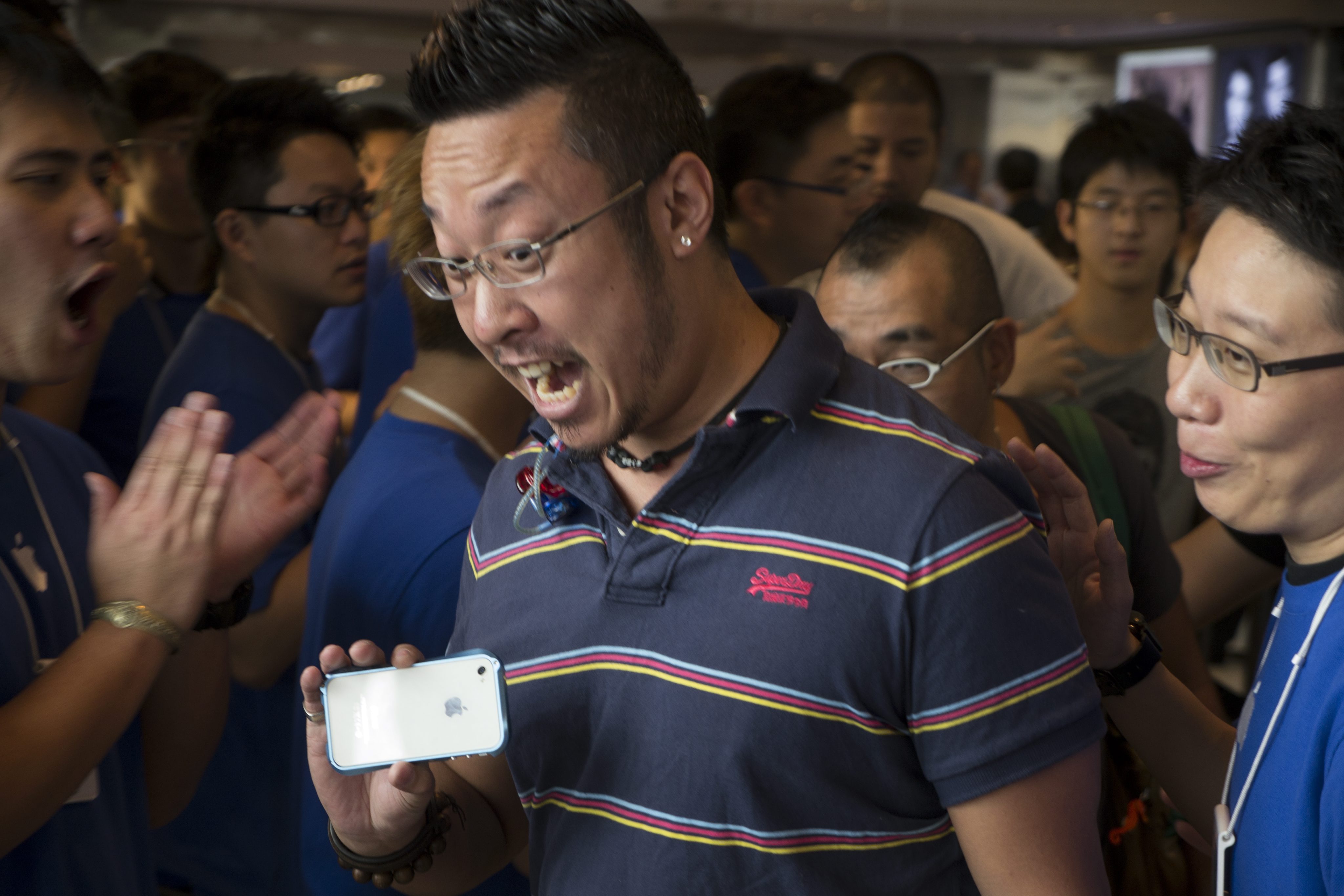Китайците купиха 2 млн. iPhone 5 през уикенда