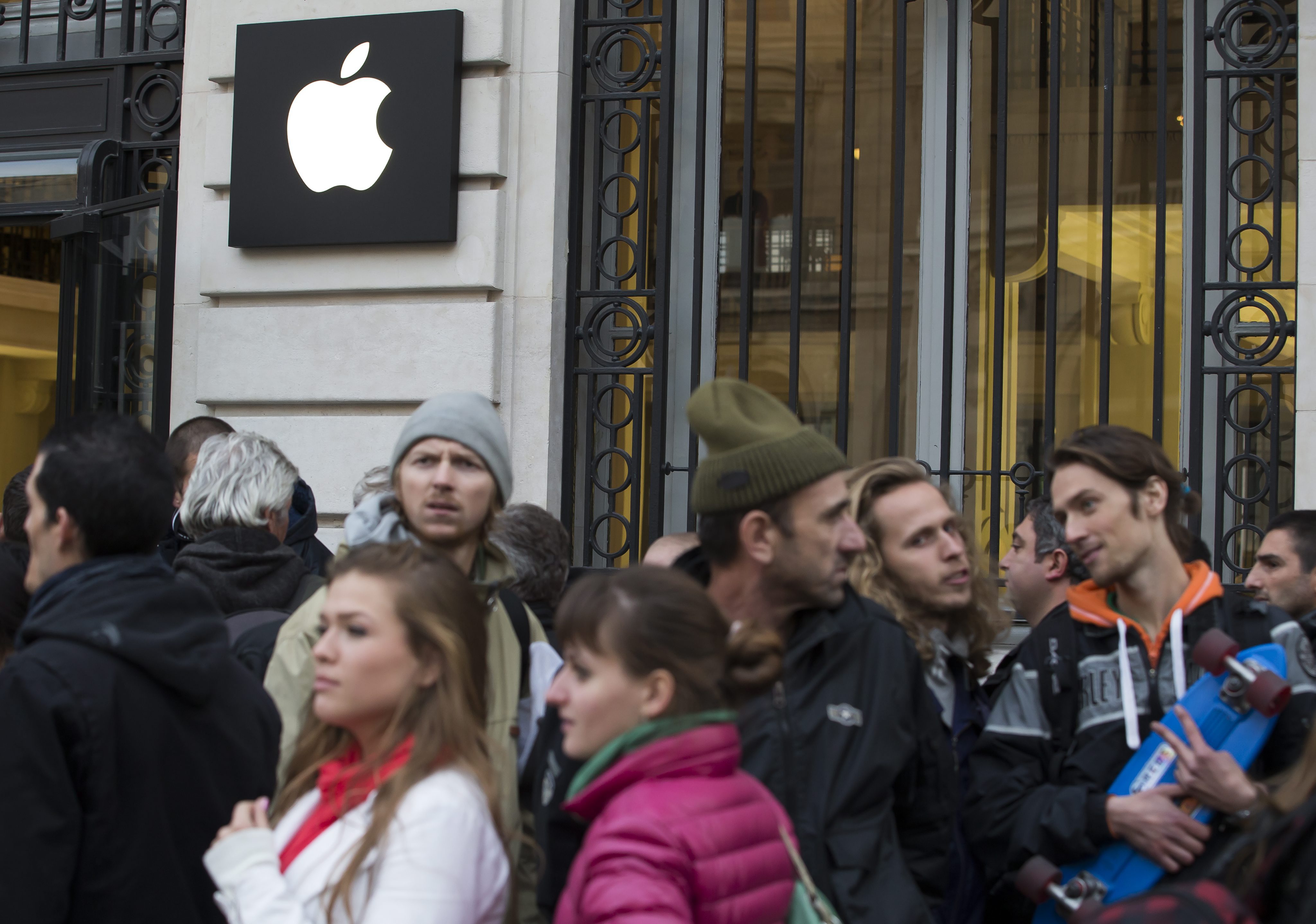 Стартът на iPhone 5 във Франция