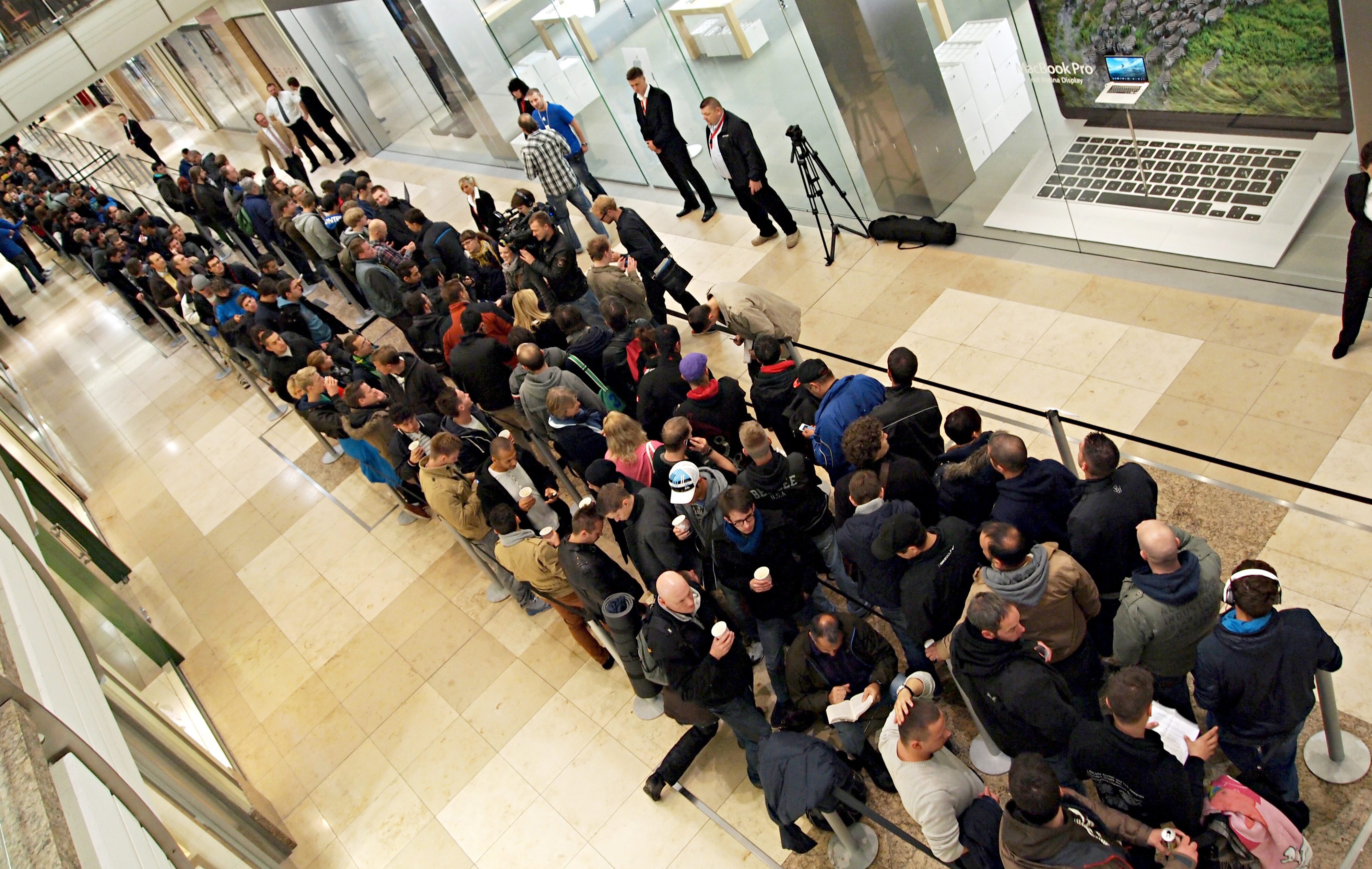 Стартът на iPhone 5 в Германия