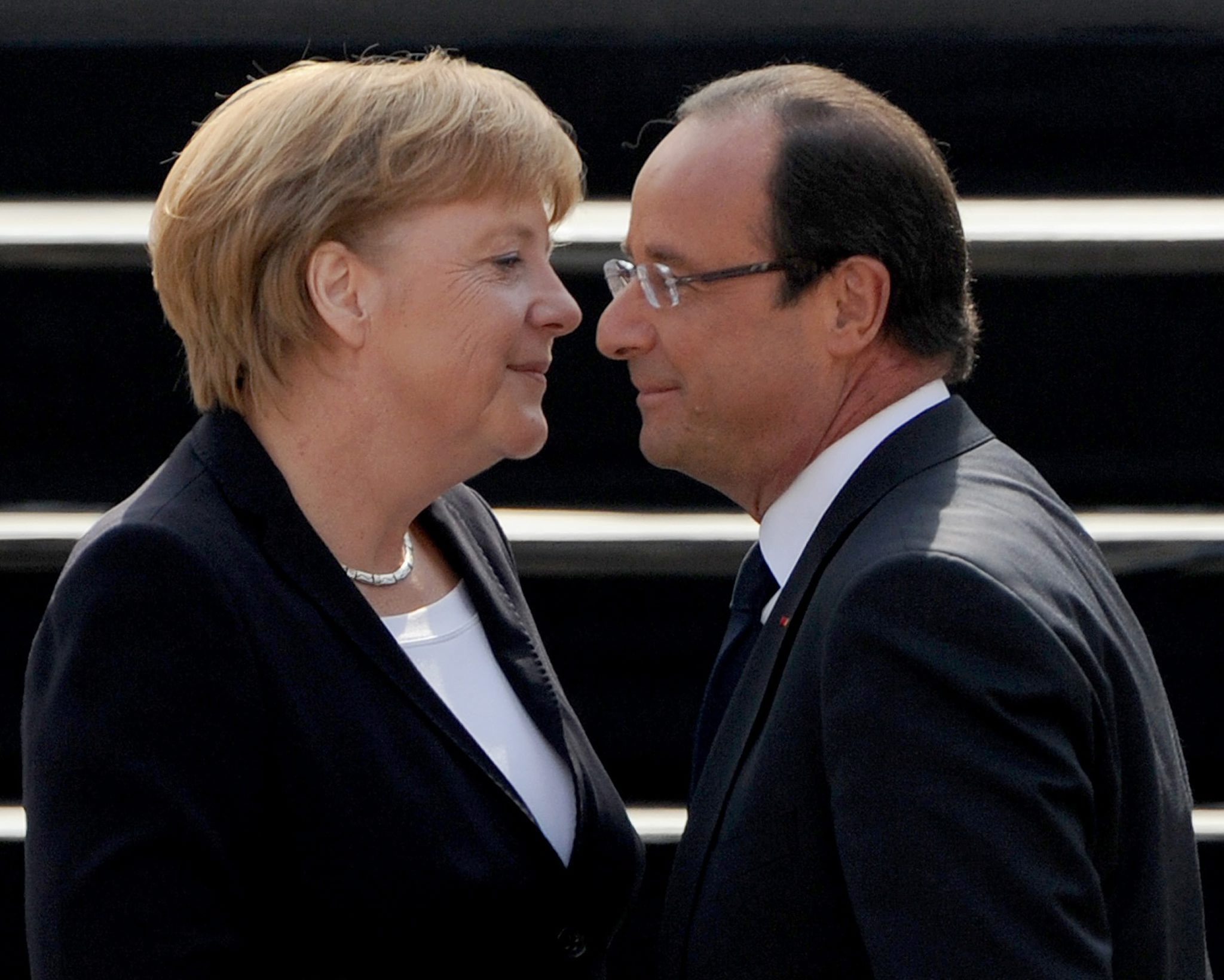 Оланд и Меркел: Необходима е по-силна Европа