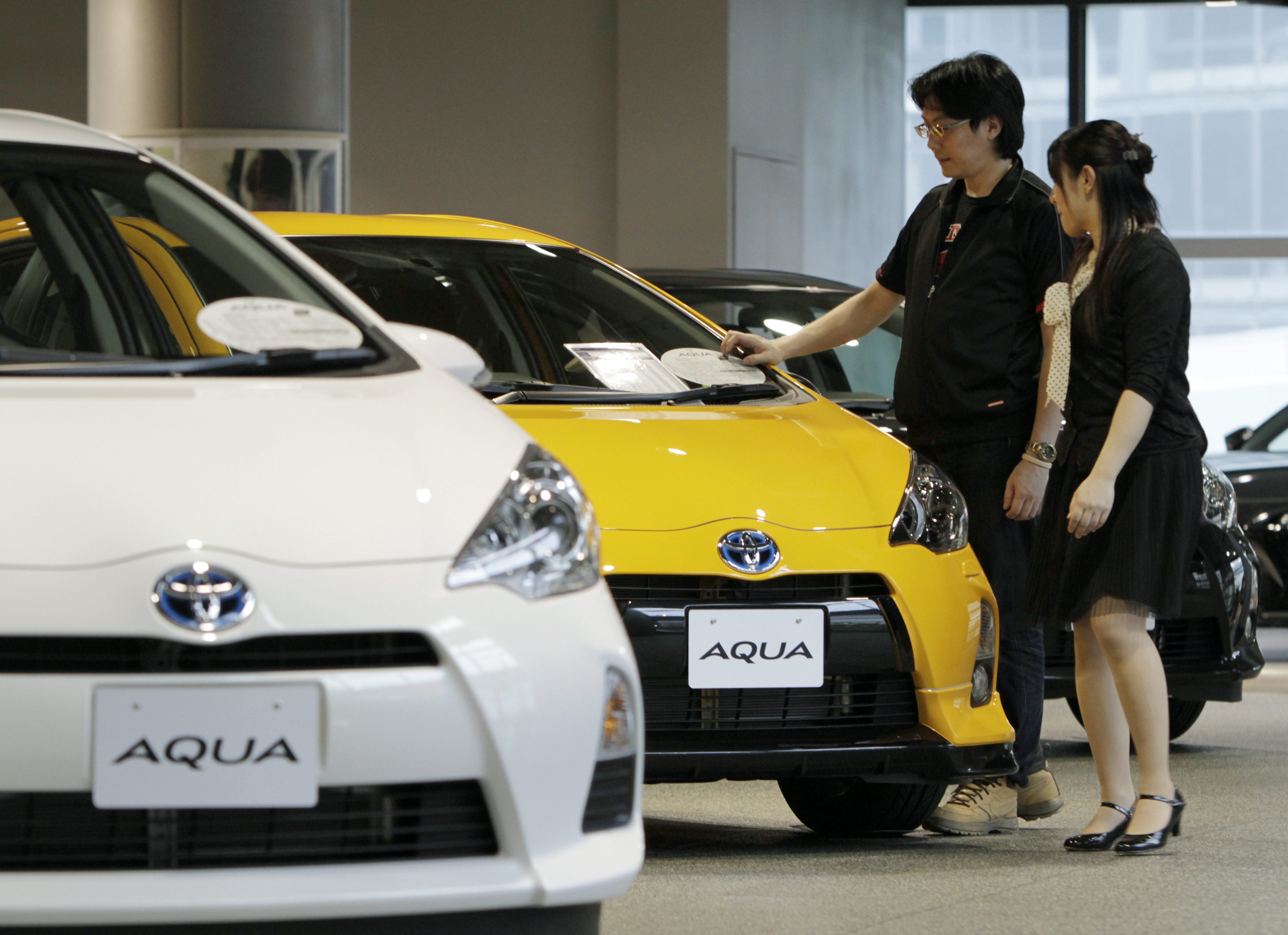 Toyota пуска 21 нови хибридни автомобила до 2015 г.