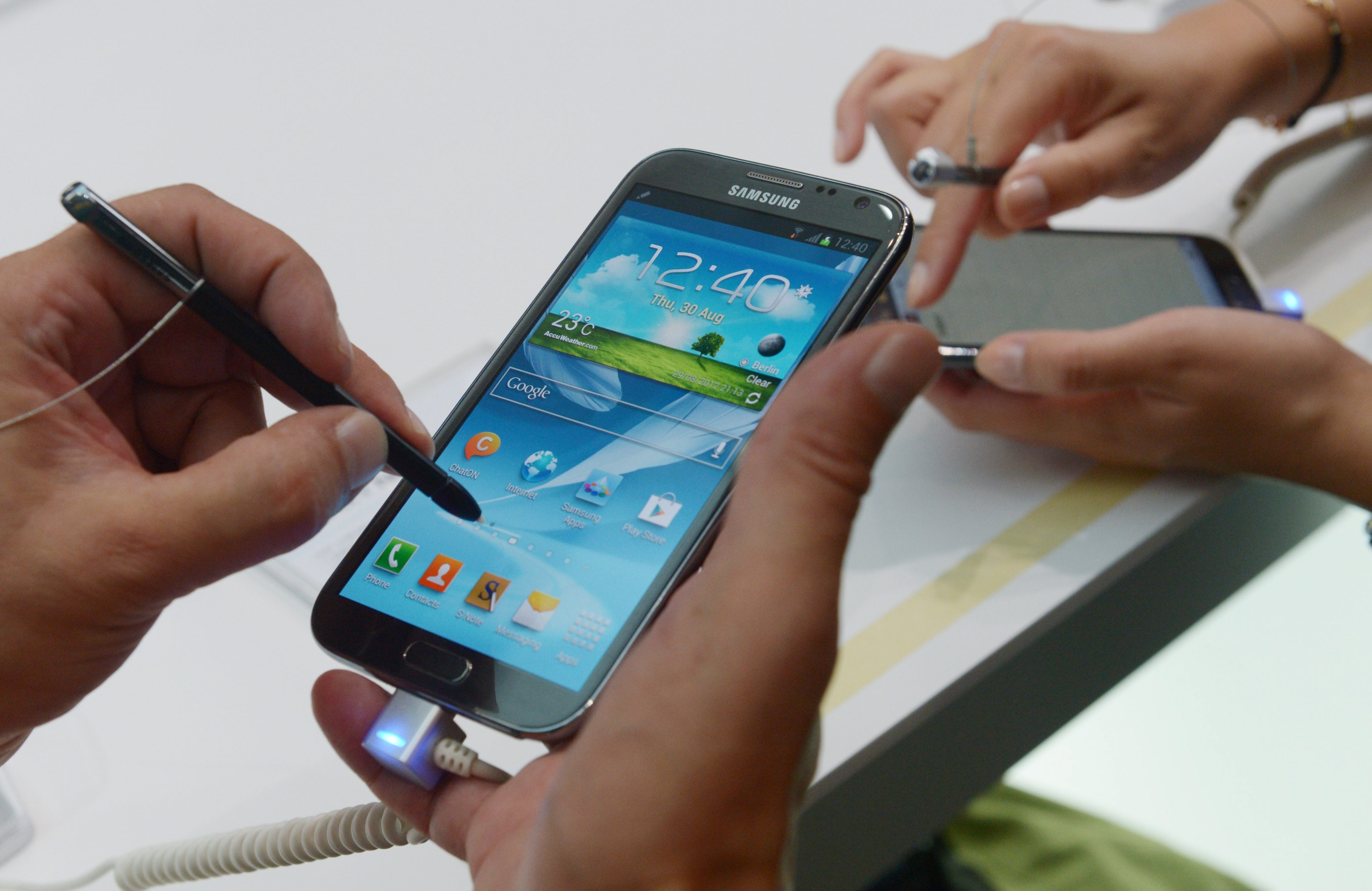 LG твърдеше, че водещите продукти на Samsung са разработени с неговата OLED технология