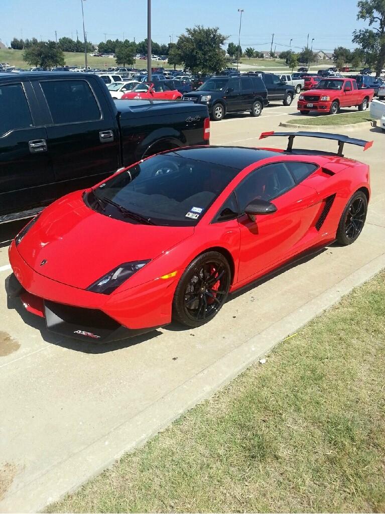 15-годишно момиче ходи на училище с Lamborghini Gallardo Super Trofeo Stradale
