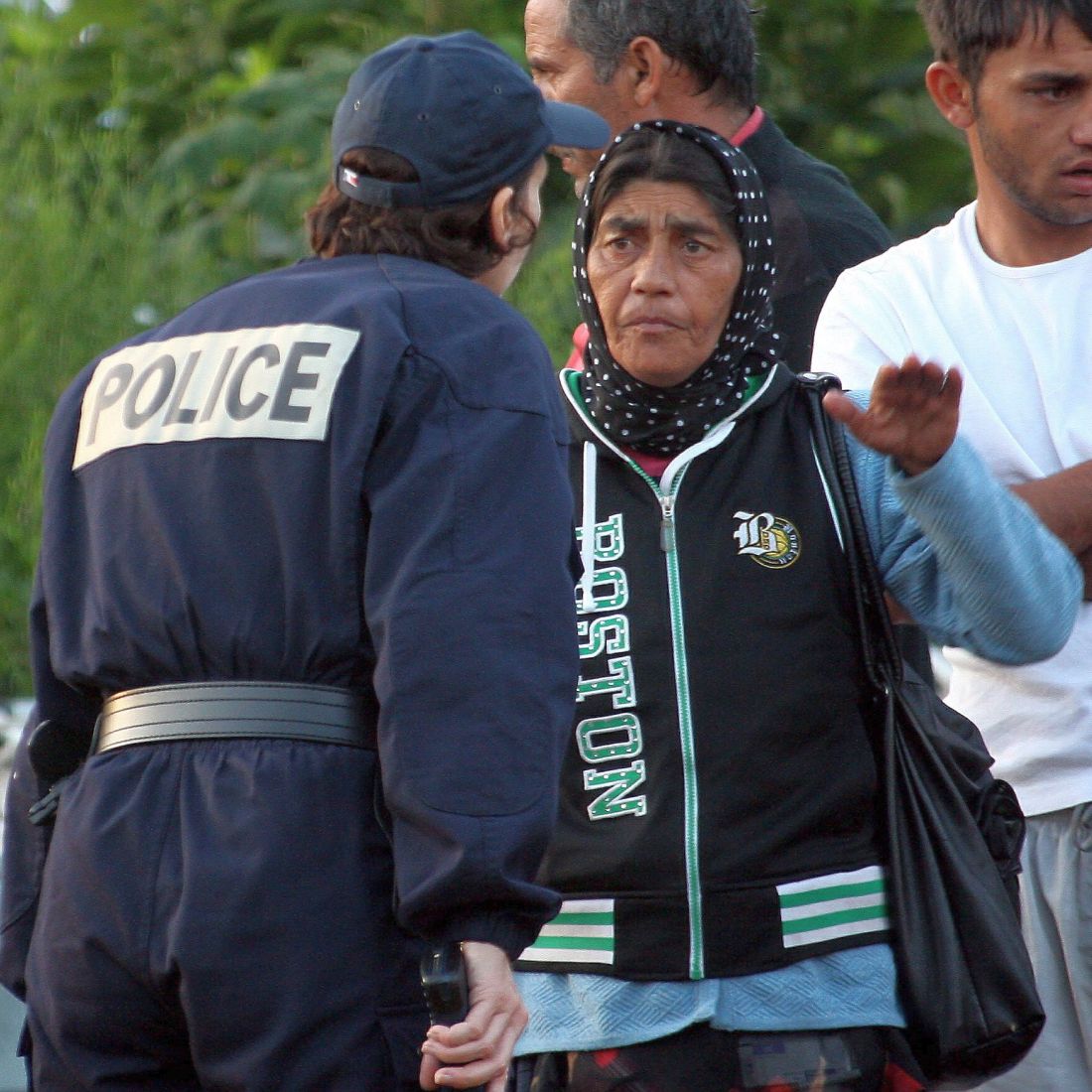 Франция спира помощите за роми