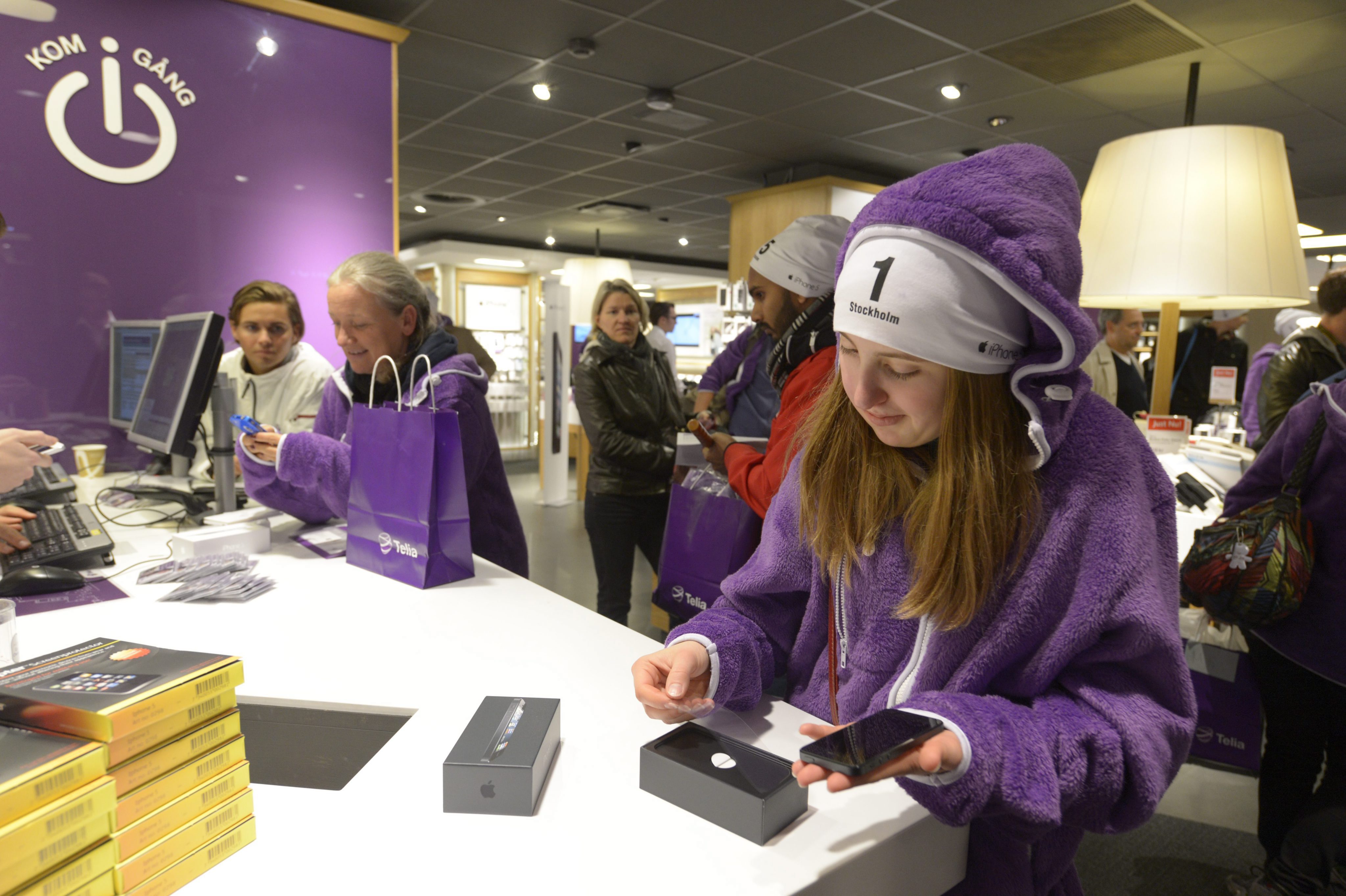 Стартът на iPhone 5 в Швеция