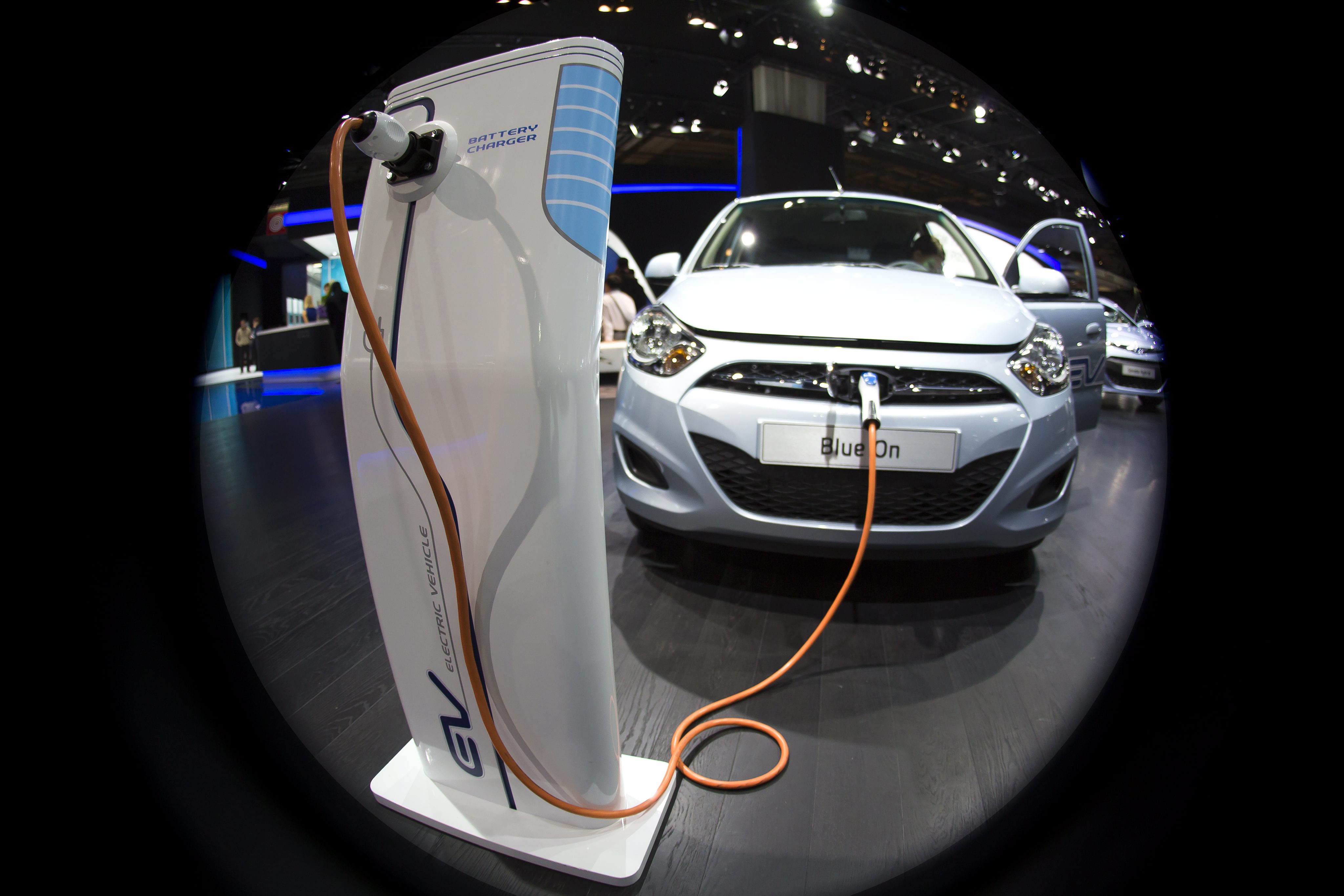 Вредните емисии няма да намалеят въпреки електромобилите