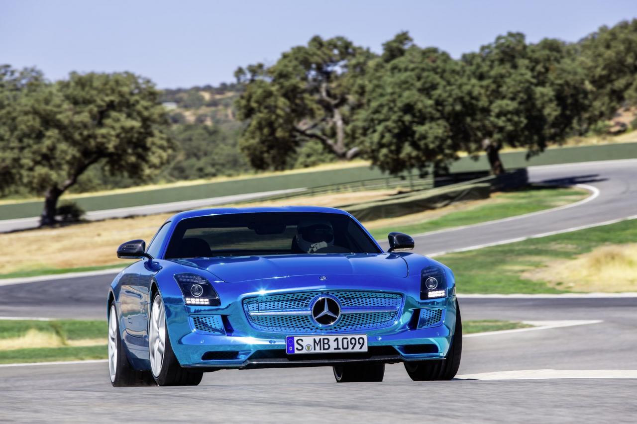 Mercedes SLS AMG Electric Drive излезе на пистата (видео)