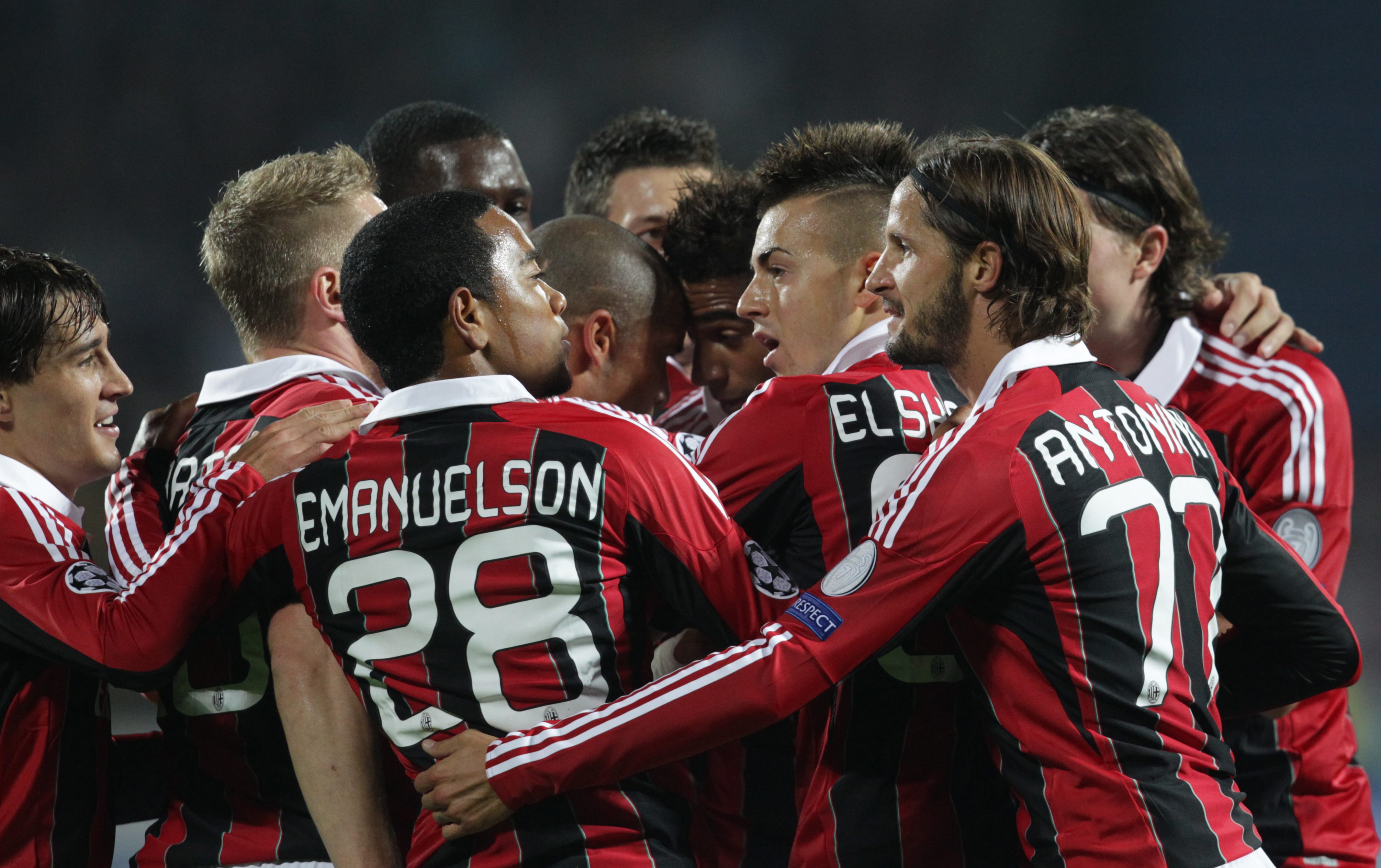 Футболистите на Милан ликуват след победата над Зенит