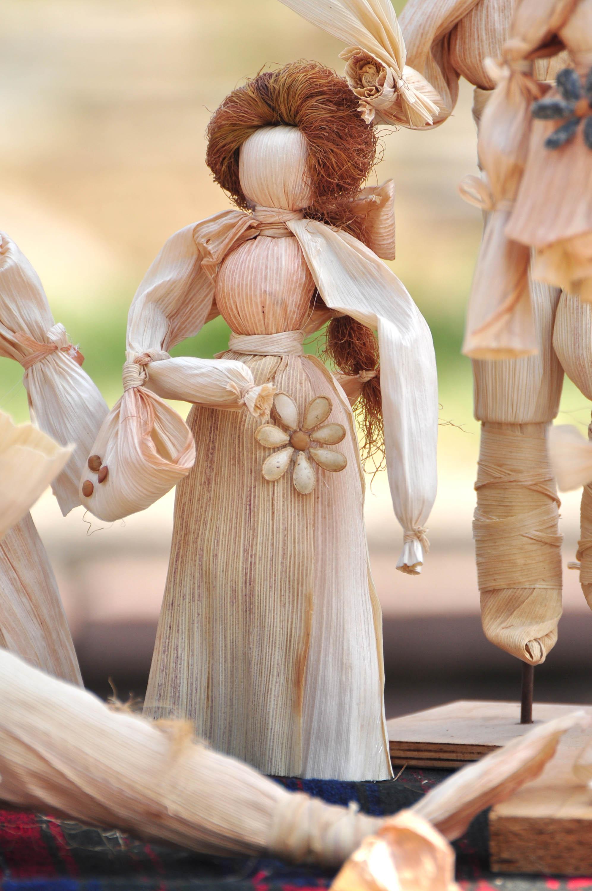 Кукли от царевична шума водят в ”Чудесата на България”