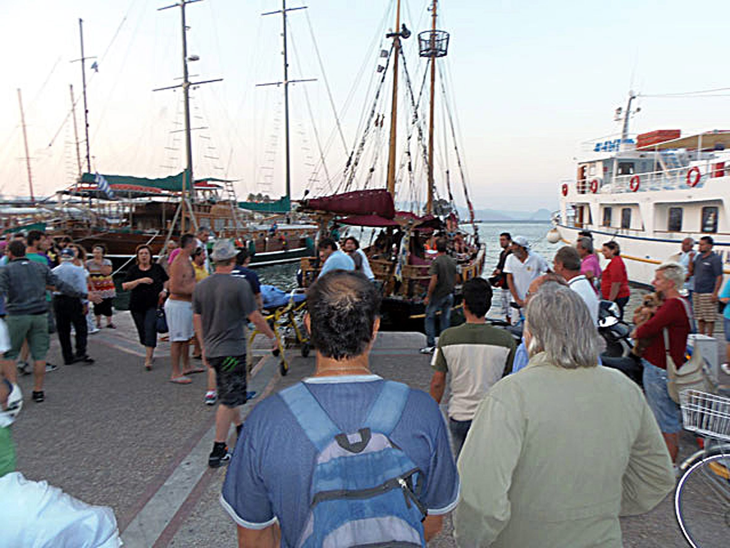 Капитан загина при взрив на туристическо корабче в Гърция
