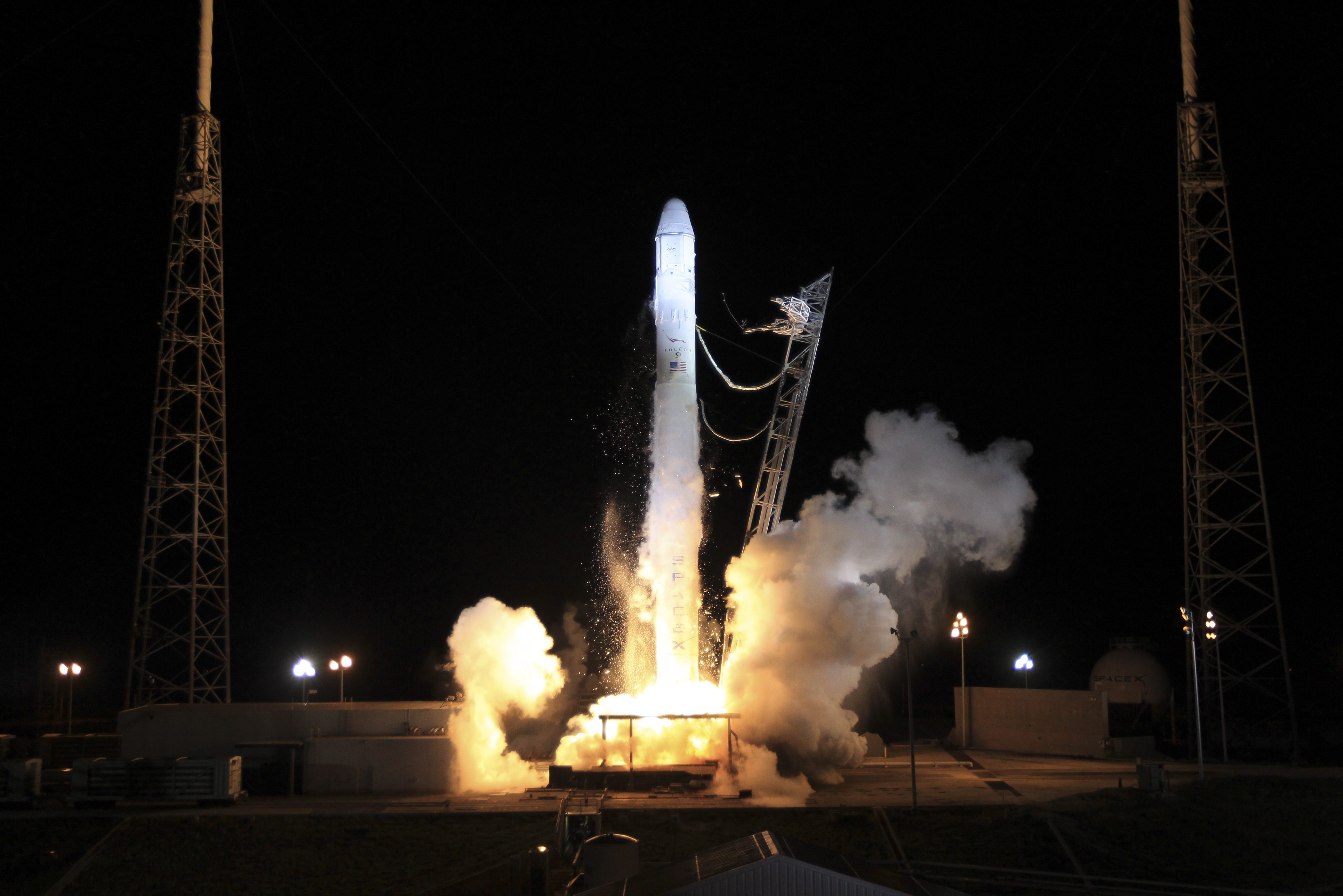 Частният космически кораб ”Дракон” тръгна на първата си снабдителна мисия за МКС