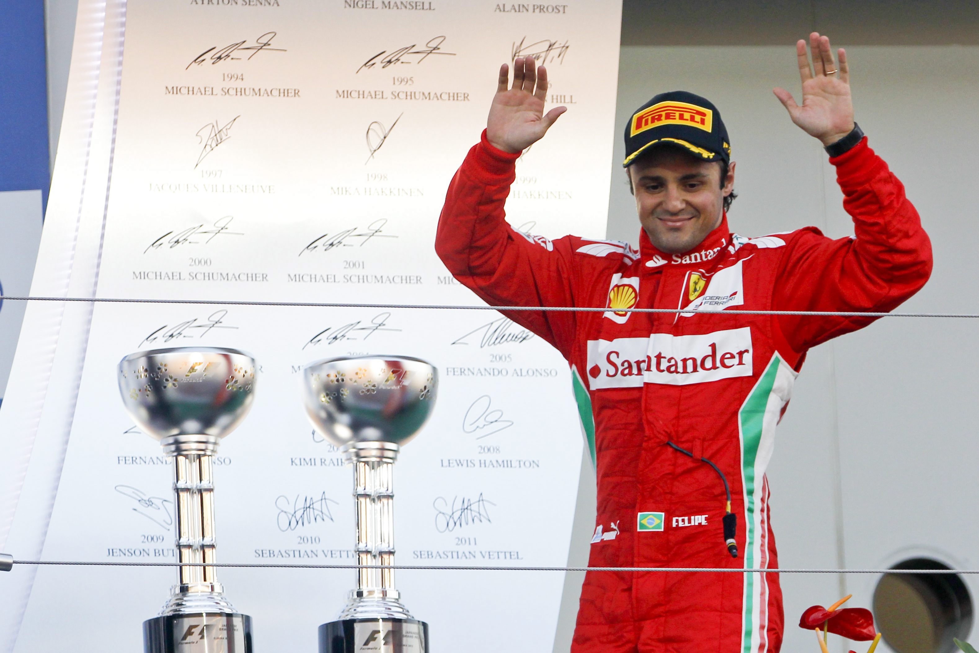 Маса може да пилотира за Ферари и през 2013 г