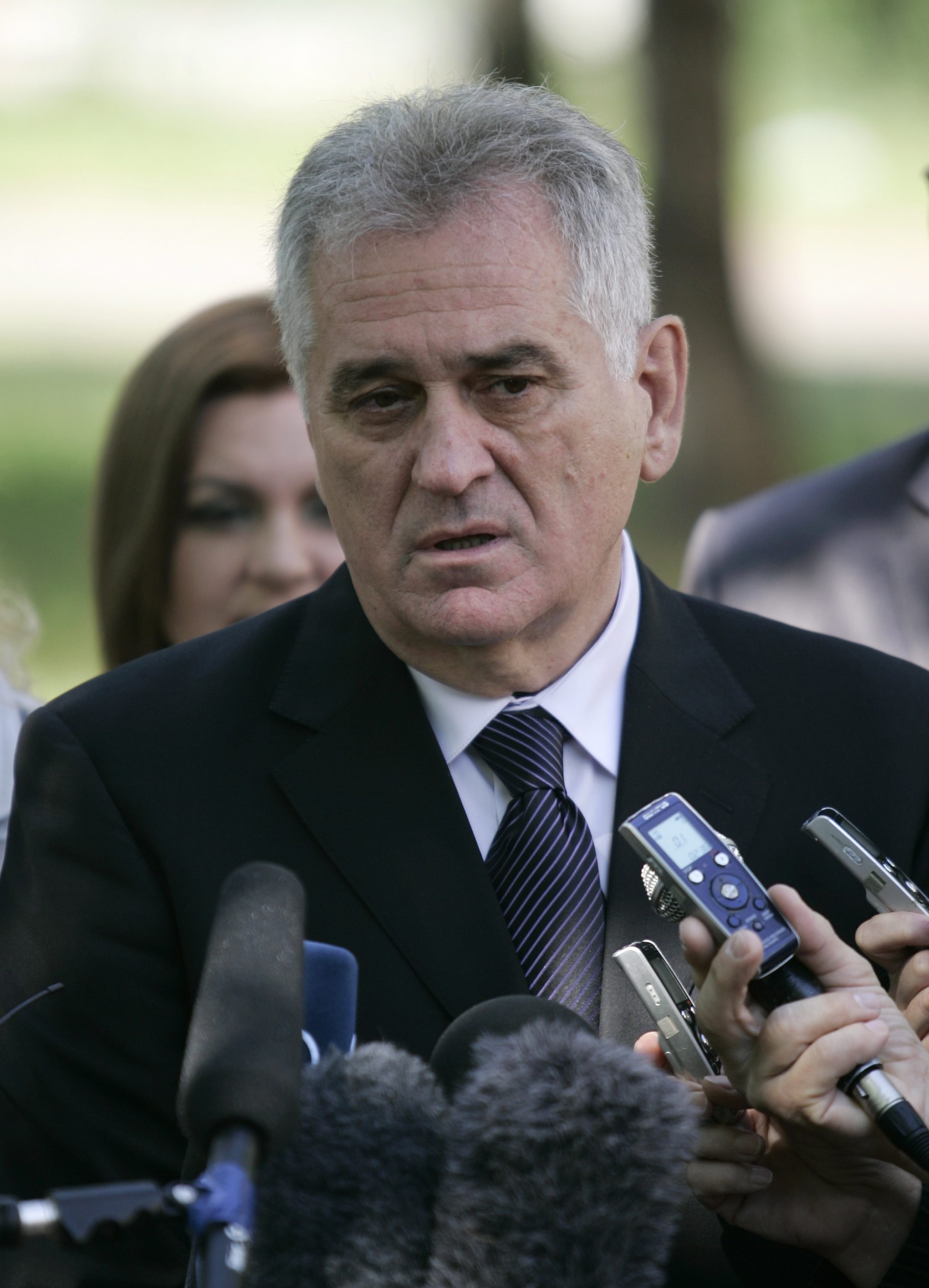 Сръбският президент отрича геноцида в Сребреница