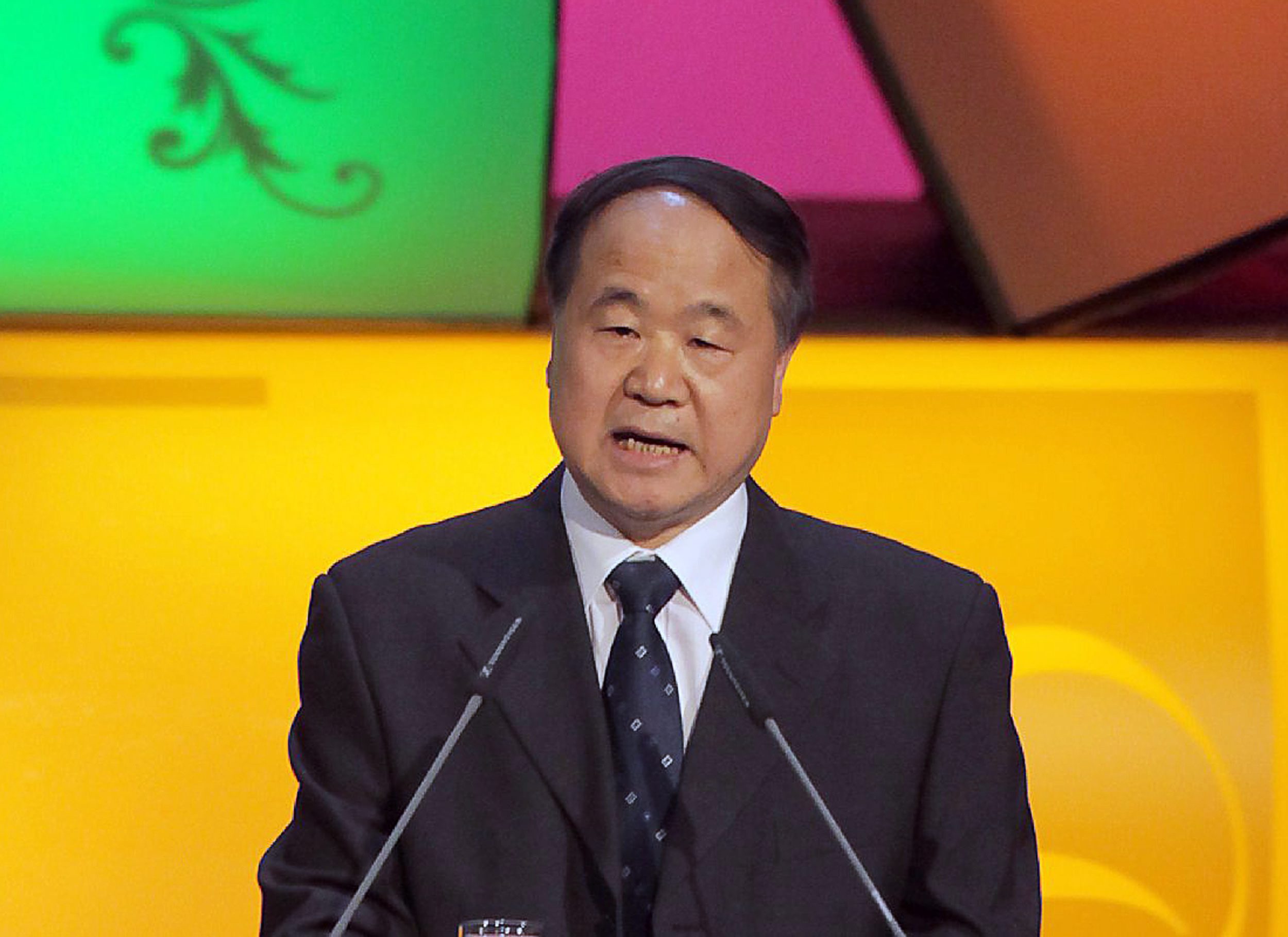 Китайският писател Мо Ян взе Нобел за литература