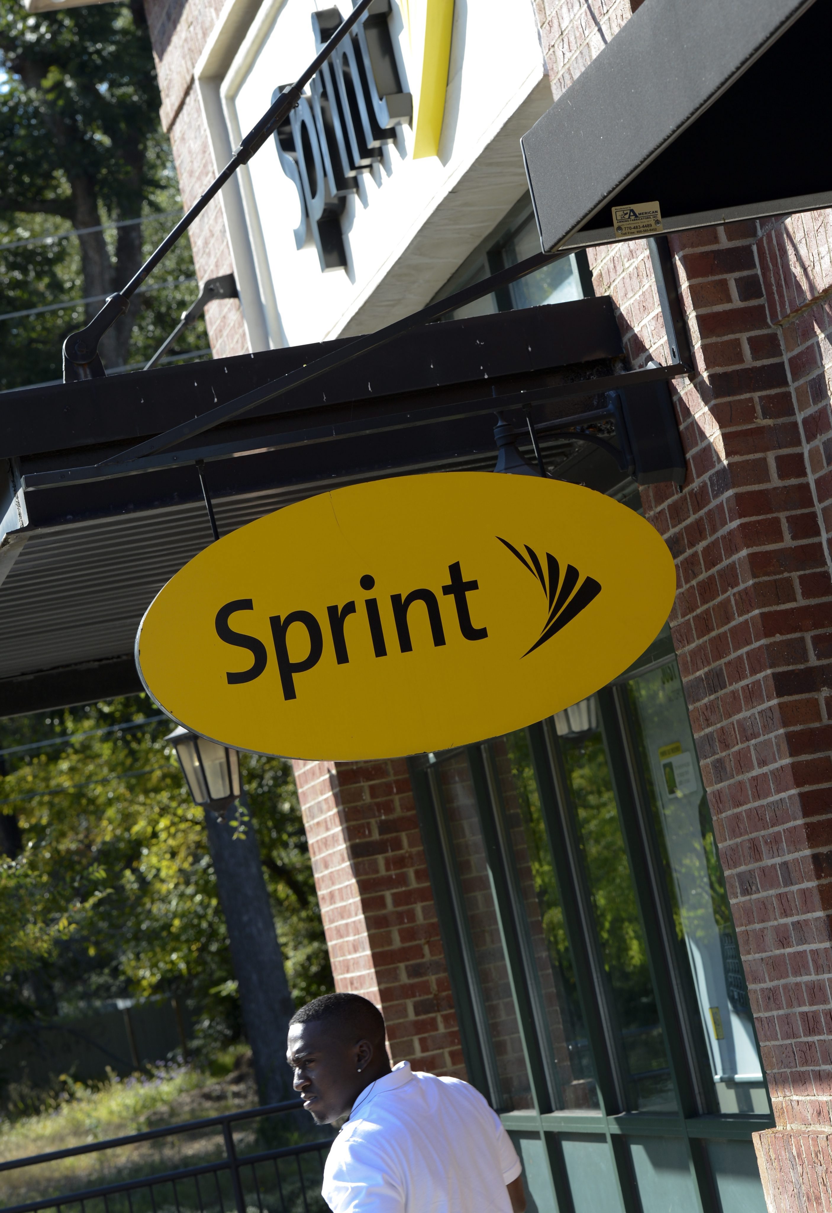 Softbank вдигна офертата си за Sprint до $21,6 млрд.