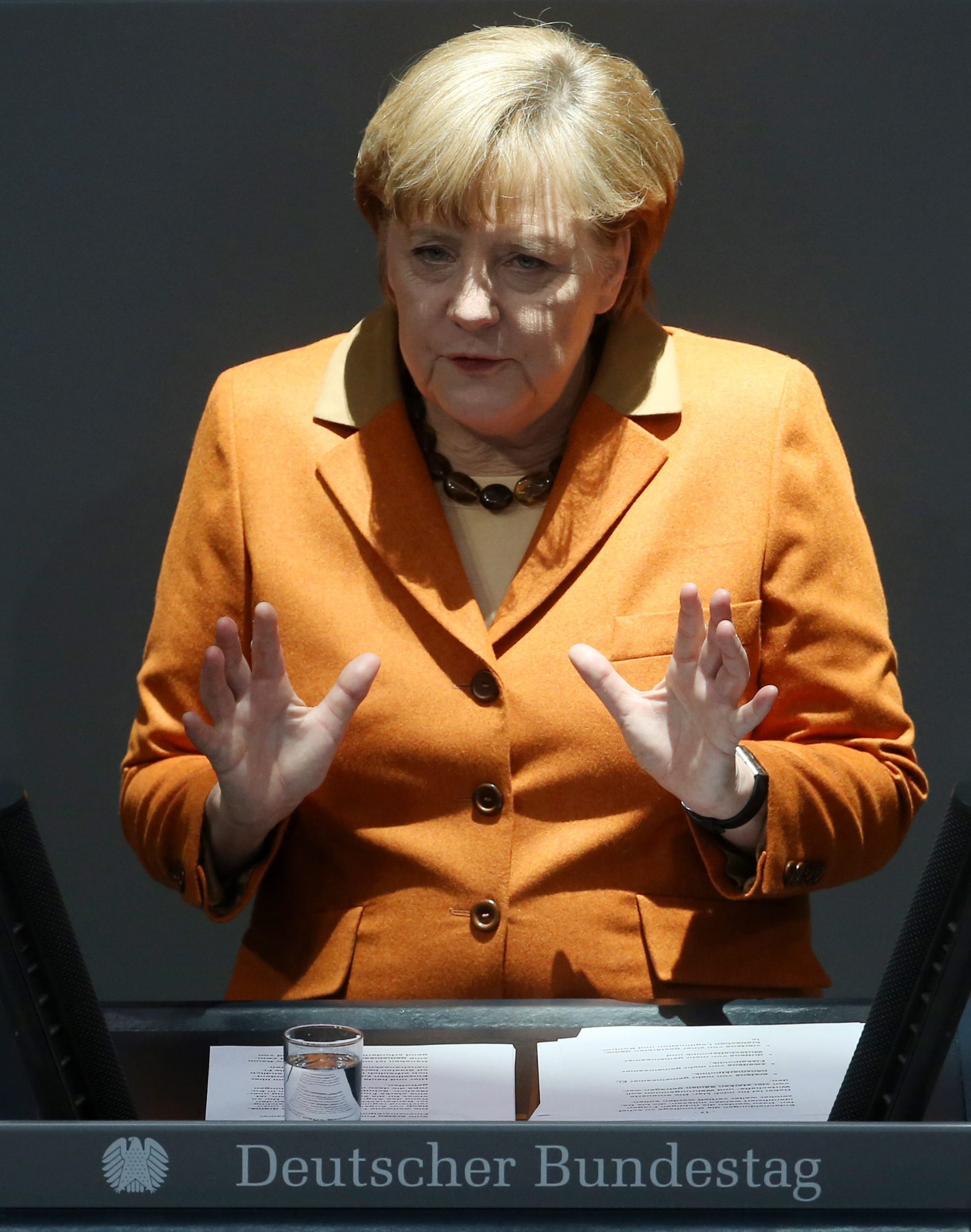 Меркел сърдита на ЕЦБ за богатството на германците