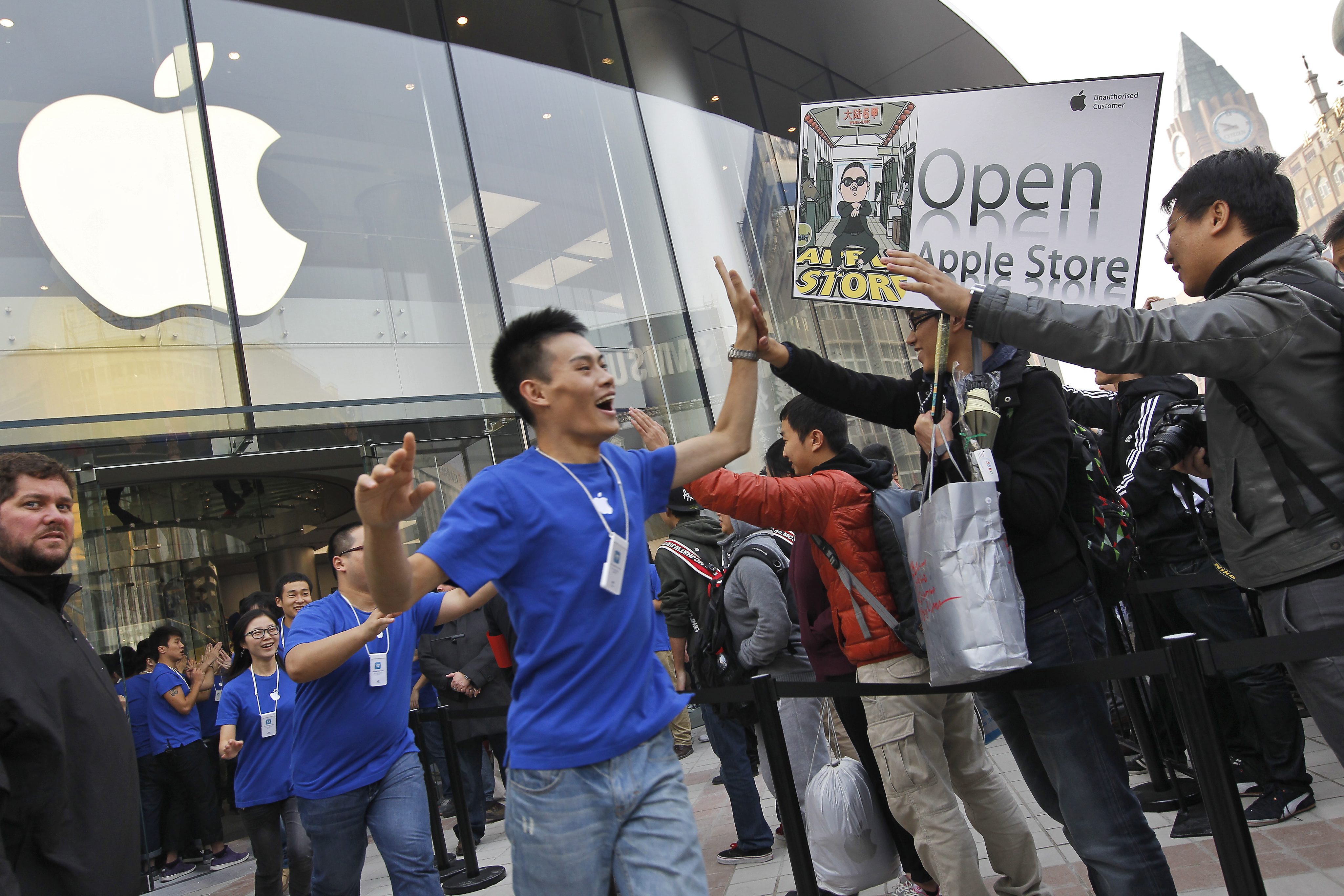 Apple откри най-големия си магазин в цяла Азия