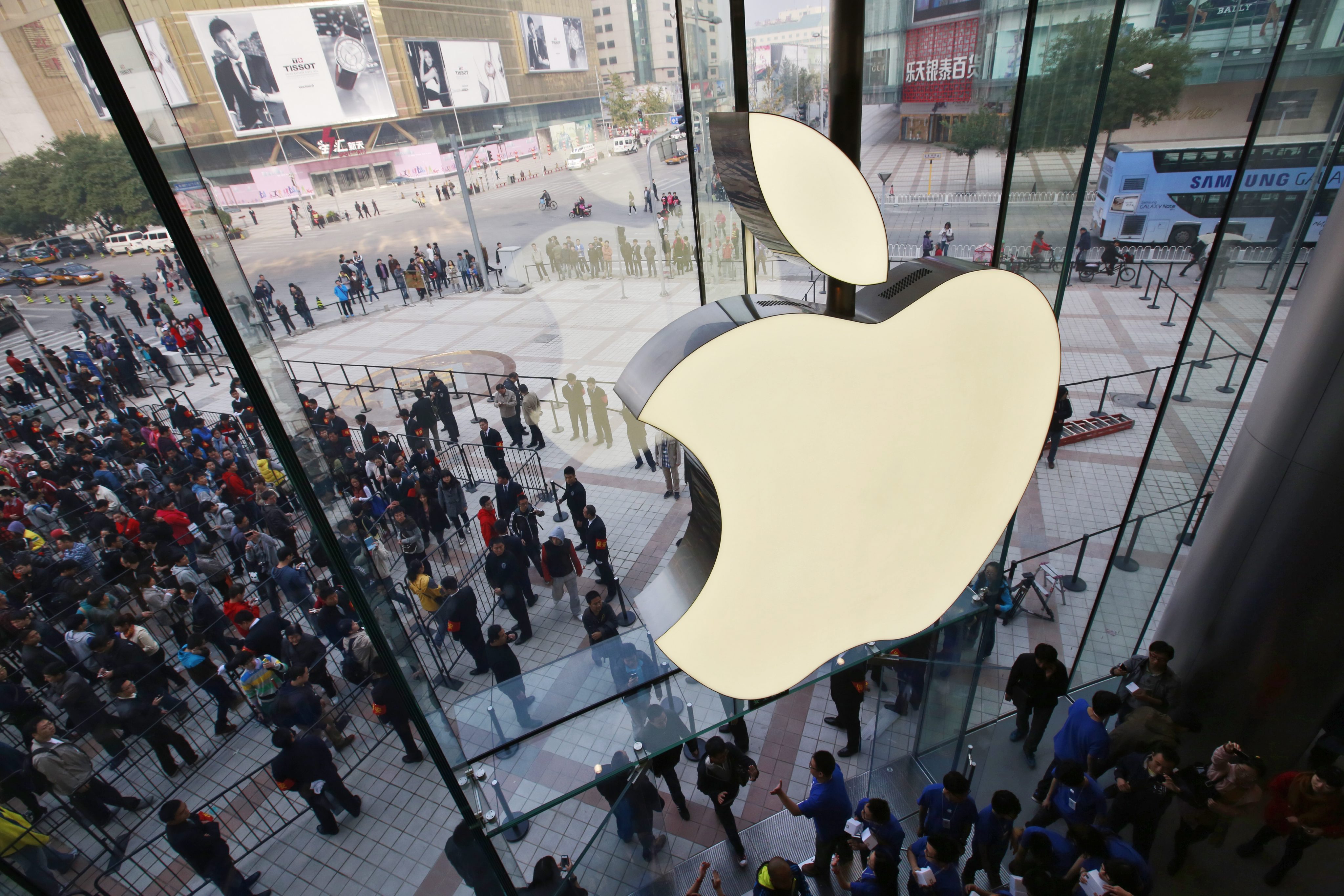 Apple откри в Китай най-големия си магазин в цяла Азия