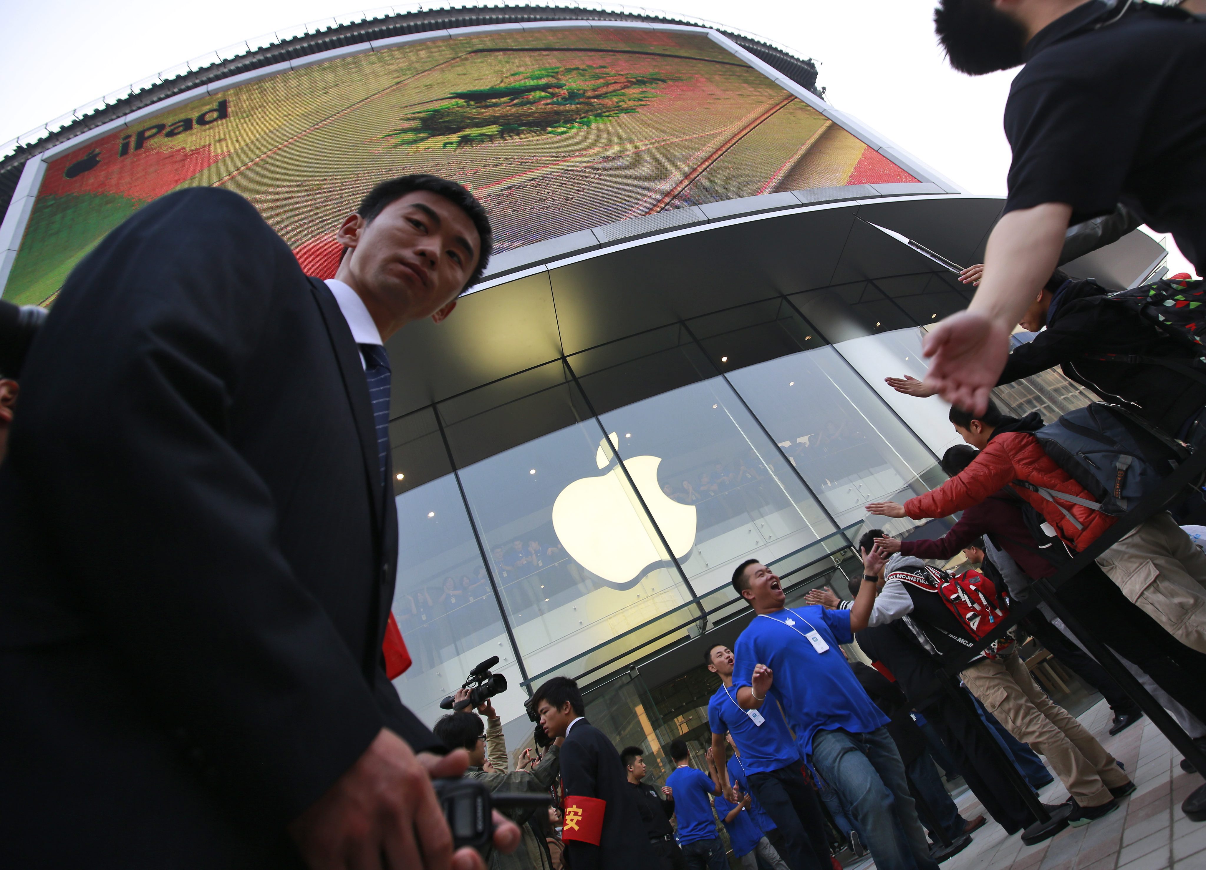 Apple откри в Китай най-големия си магазин в цяла Азия